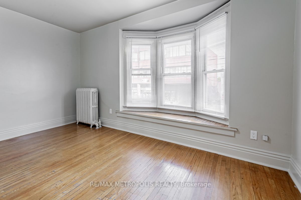 2229 Dundas St W, #Upper