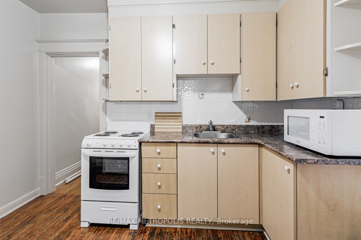 2229 Dundas St W, #Upper