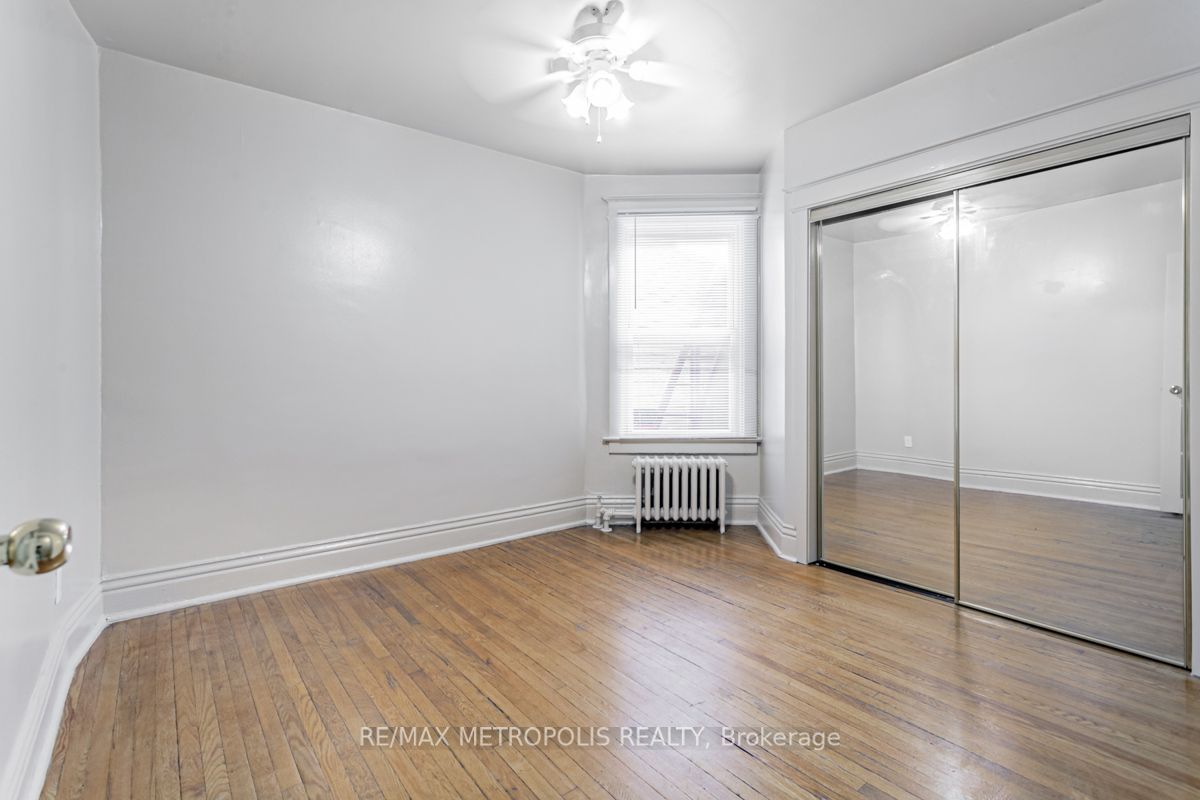 2229 Dundas St W, #Upper