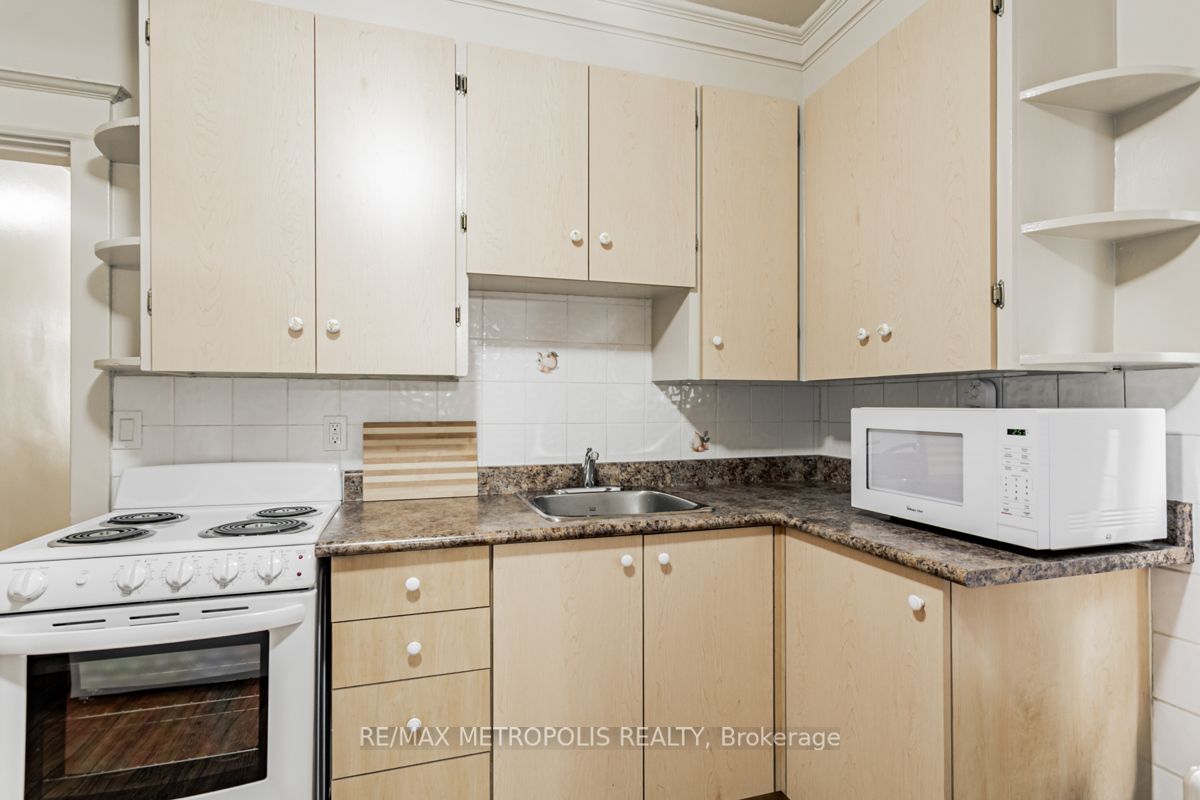 2229 Dundas St W, #Upper