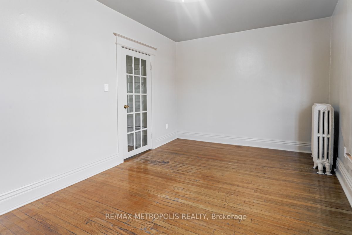 2229 Dundas St W, #Upper