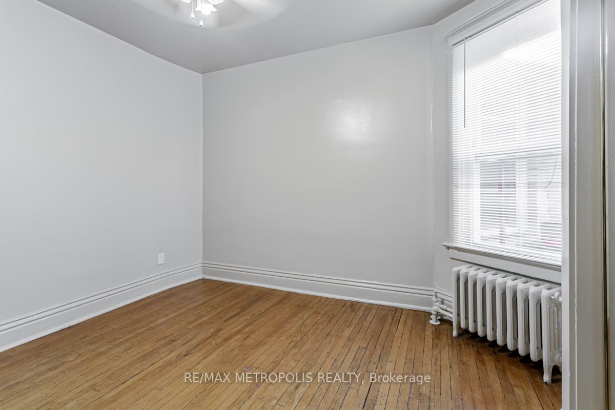 2229 Dundas St W, #Upper