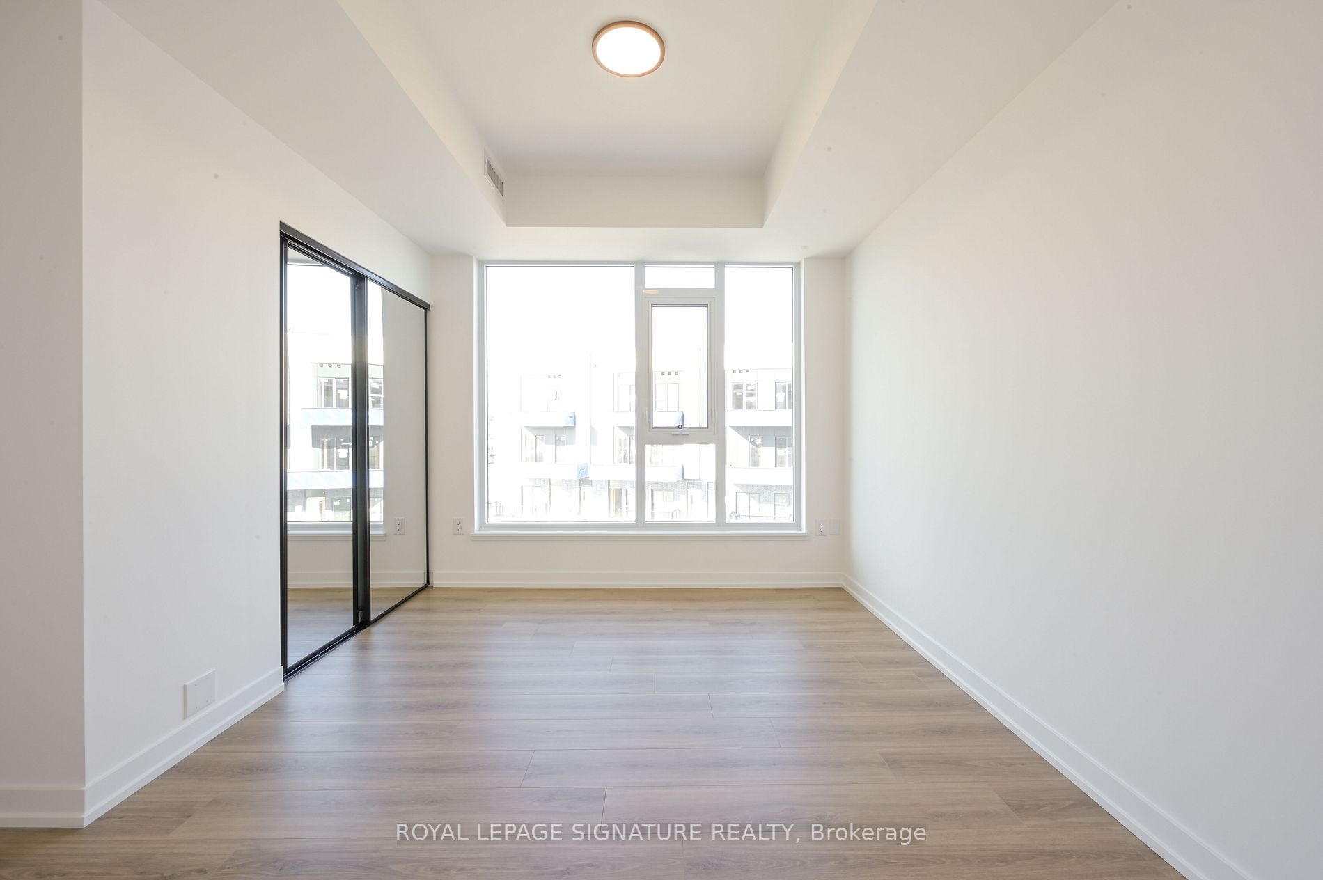 10 Lagerfeld Dr, #215