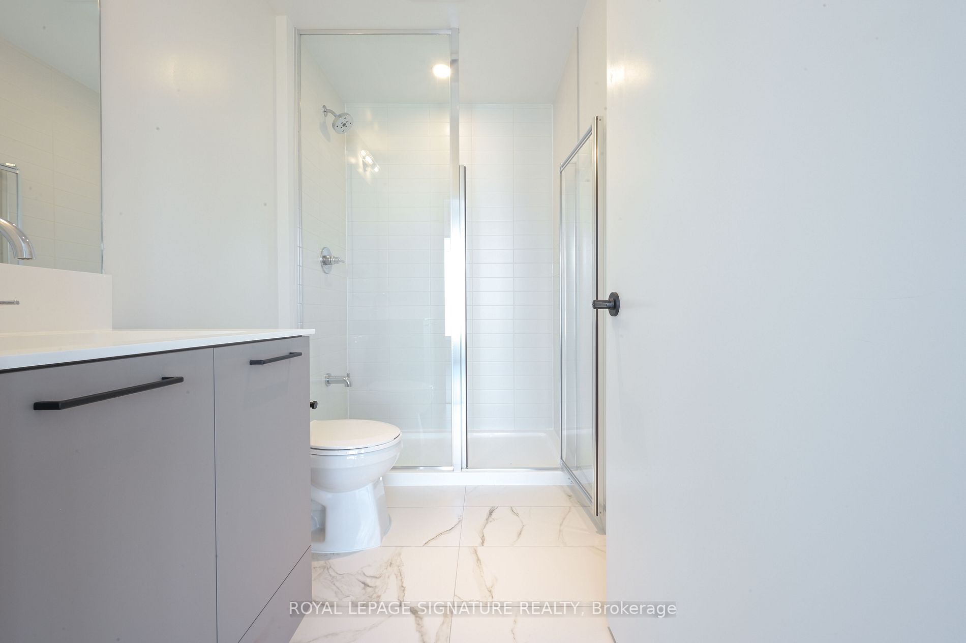 10 Lagerfeld Dr, #215