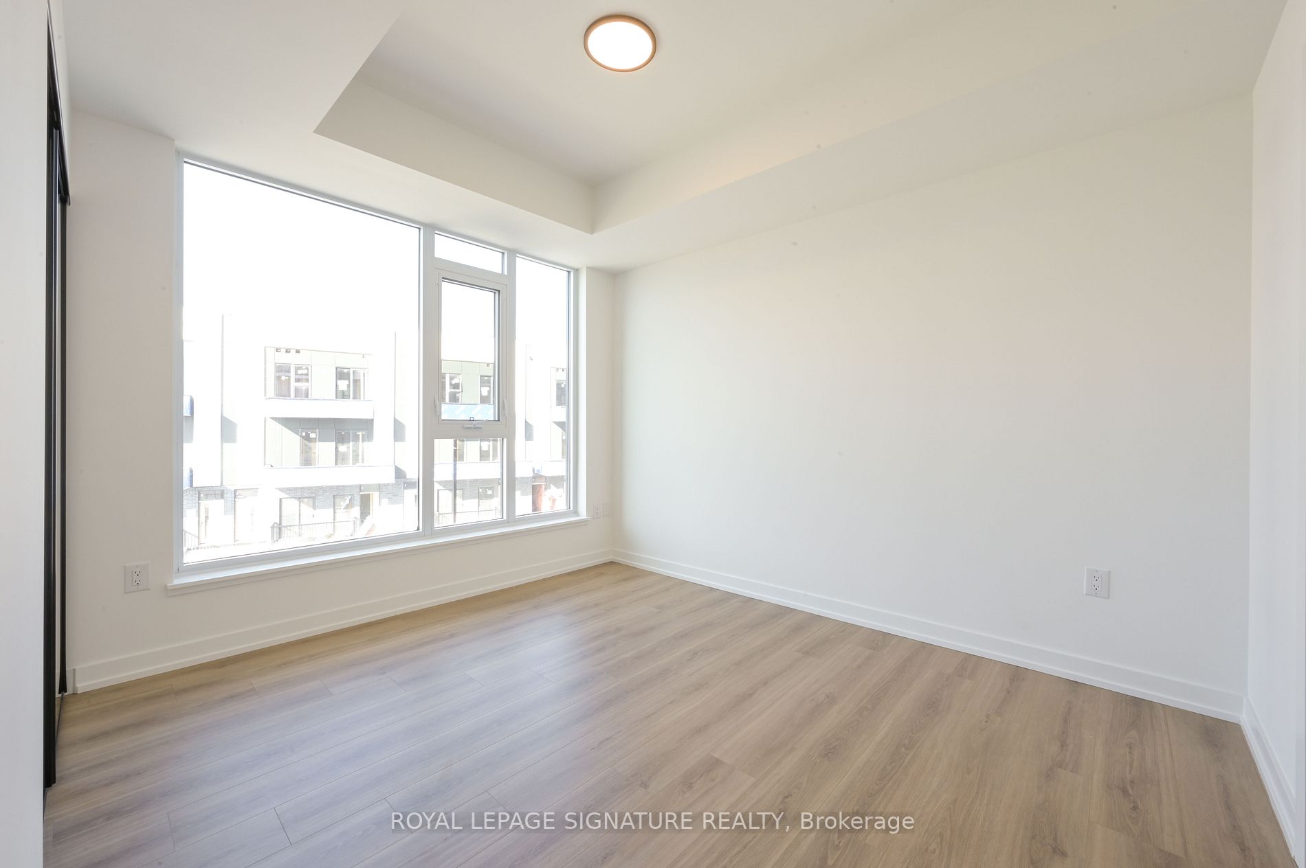 10 Lagerfeld Dr, #215