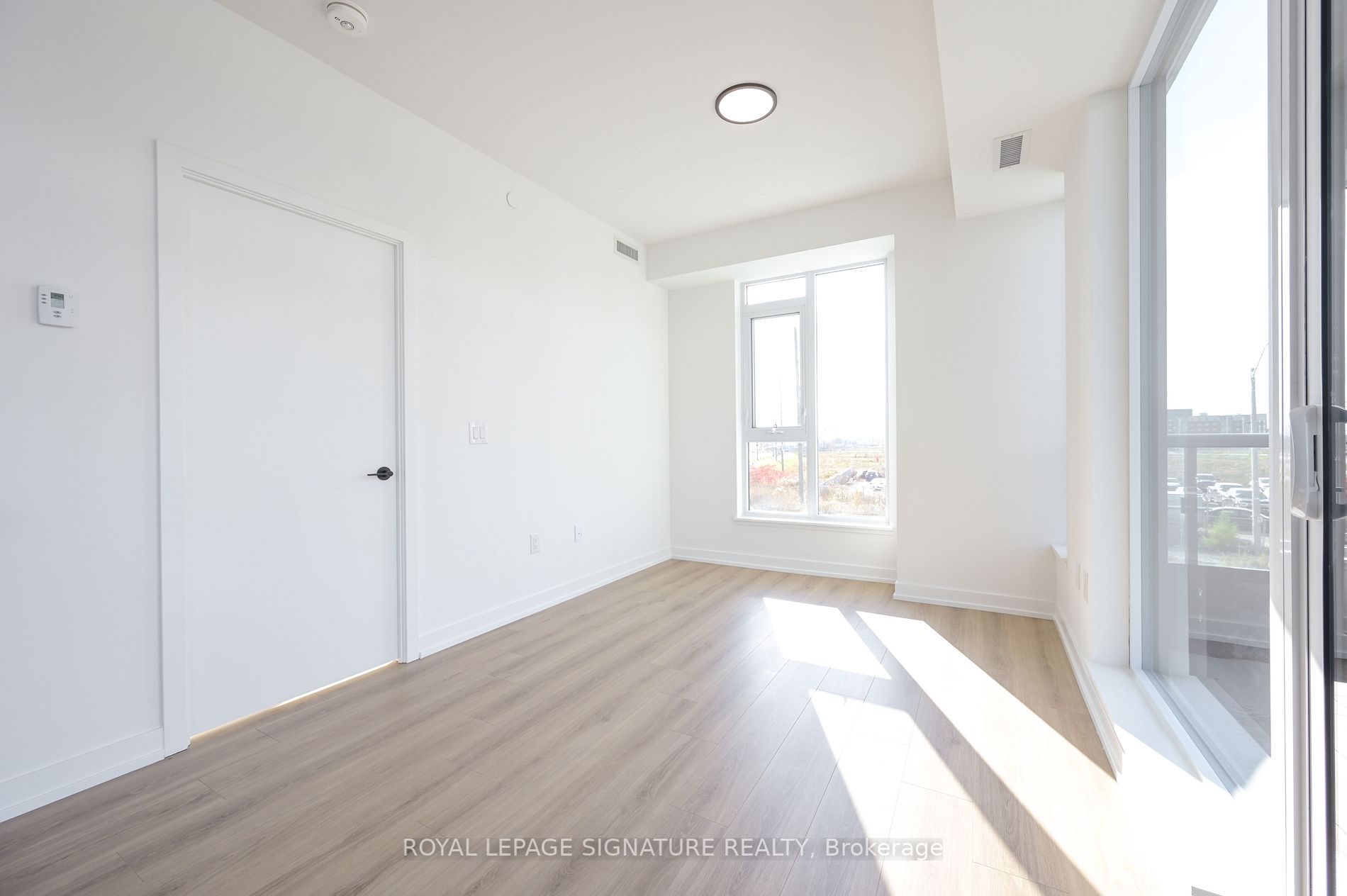 10 Lagerfeld Dr, #215