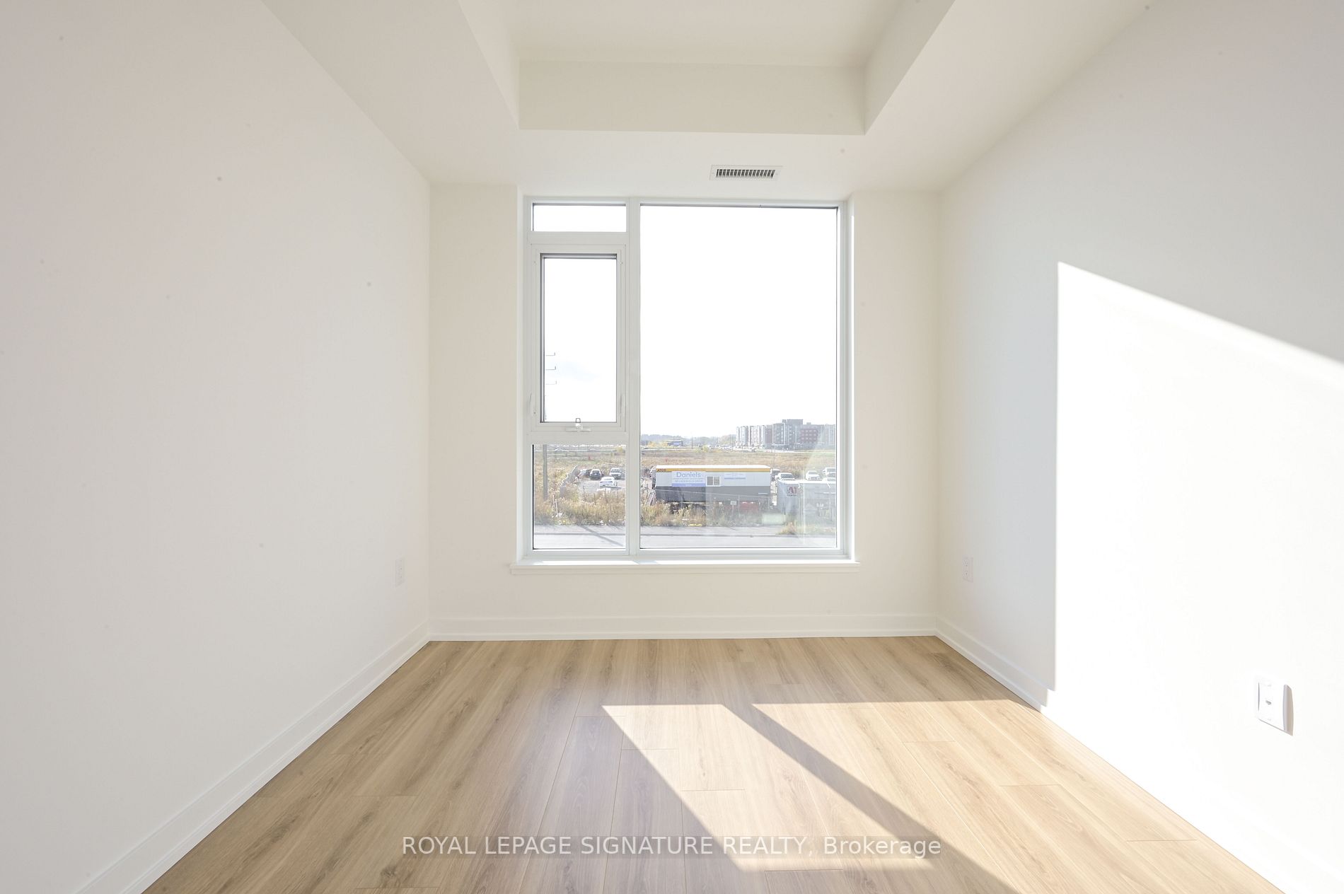 10 Lagerfeld Dr, #215