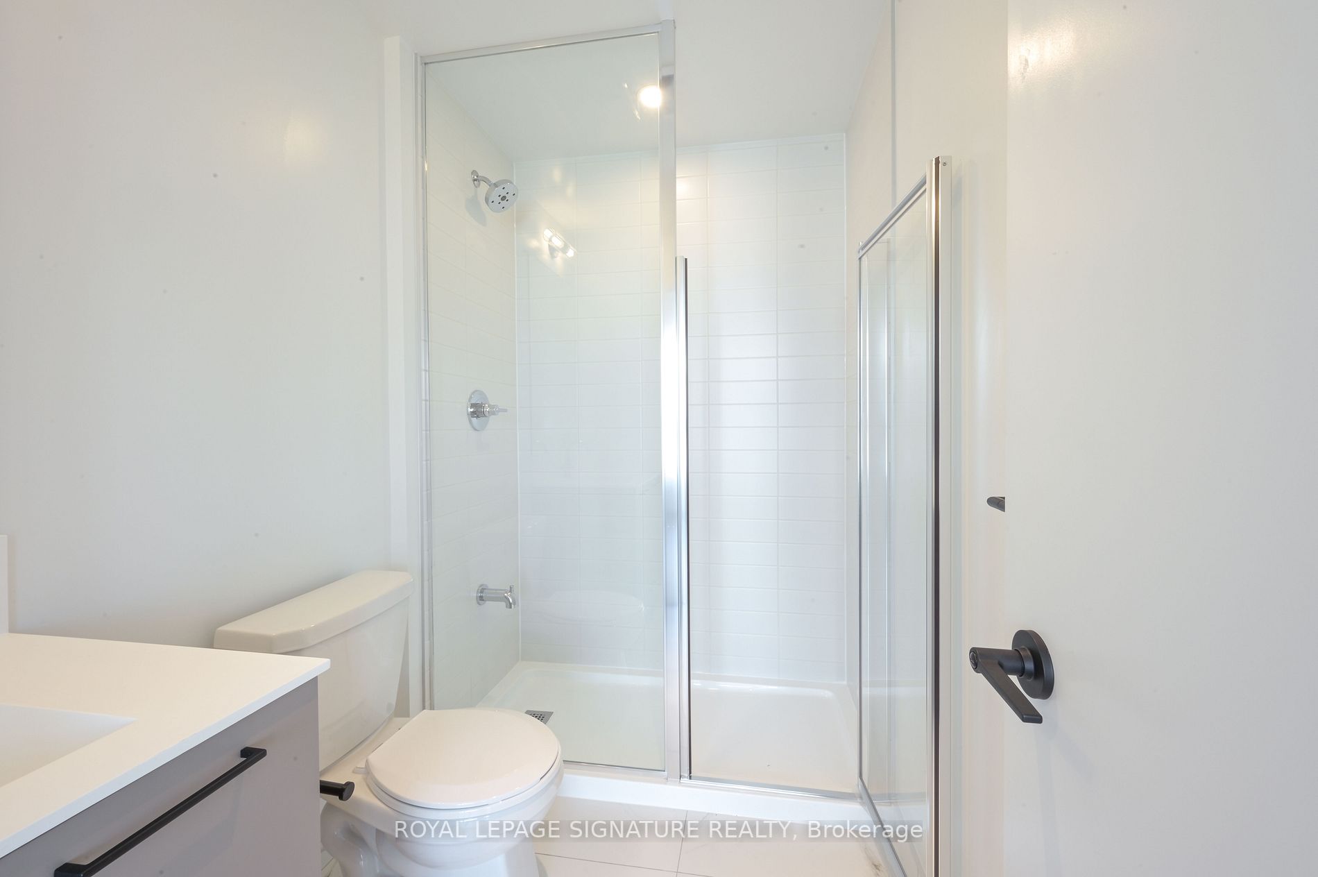 10 Lagerfeld Dr, #215