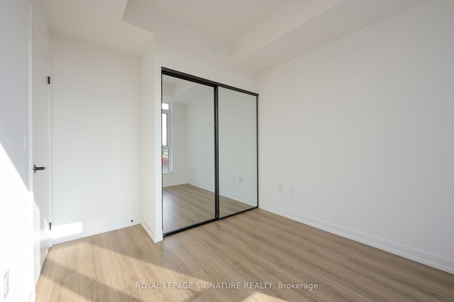 10 Lagerfeld Dr, #215