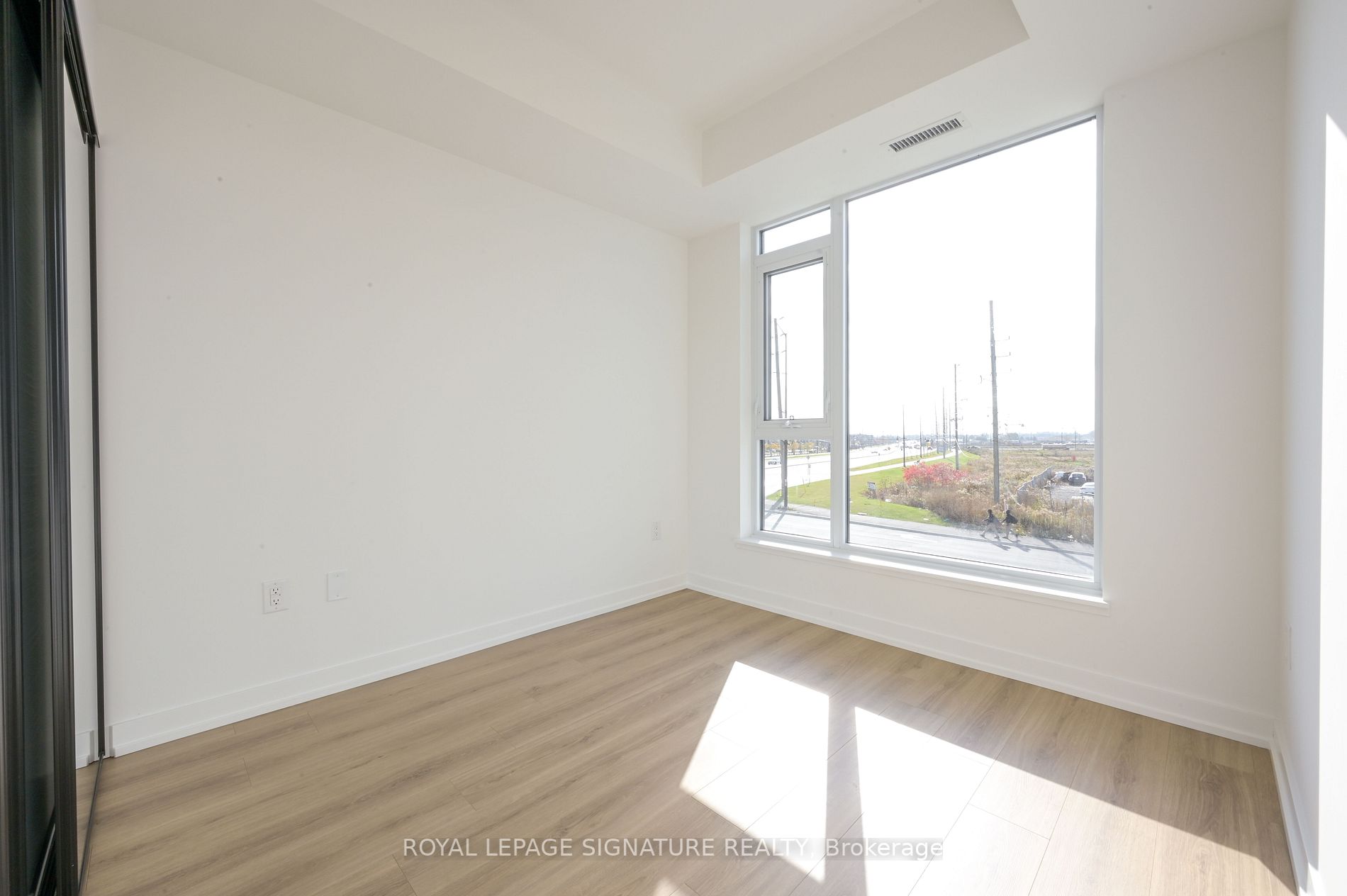 10 Lagerfeld Dr, #215