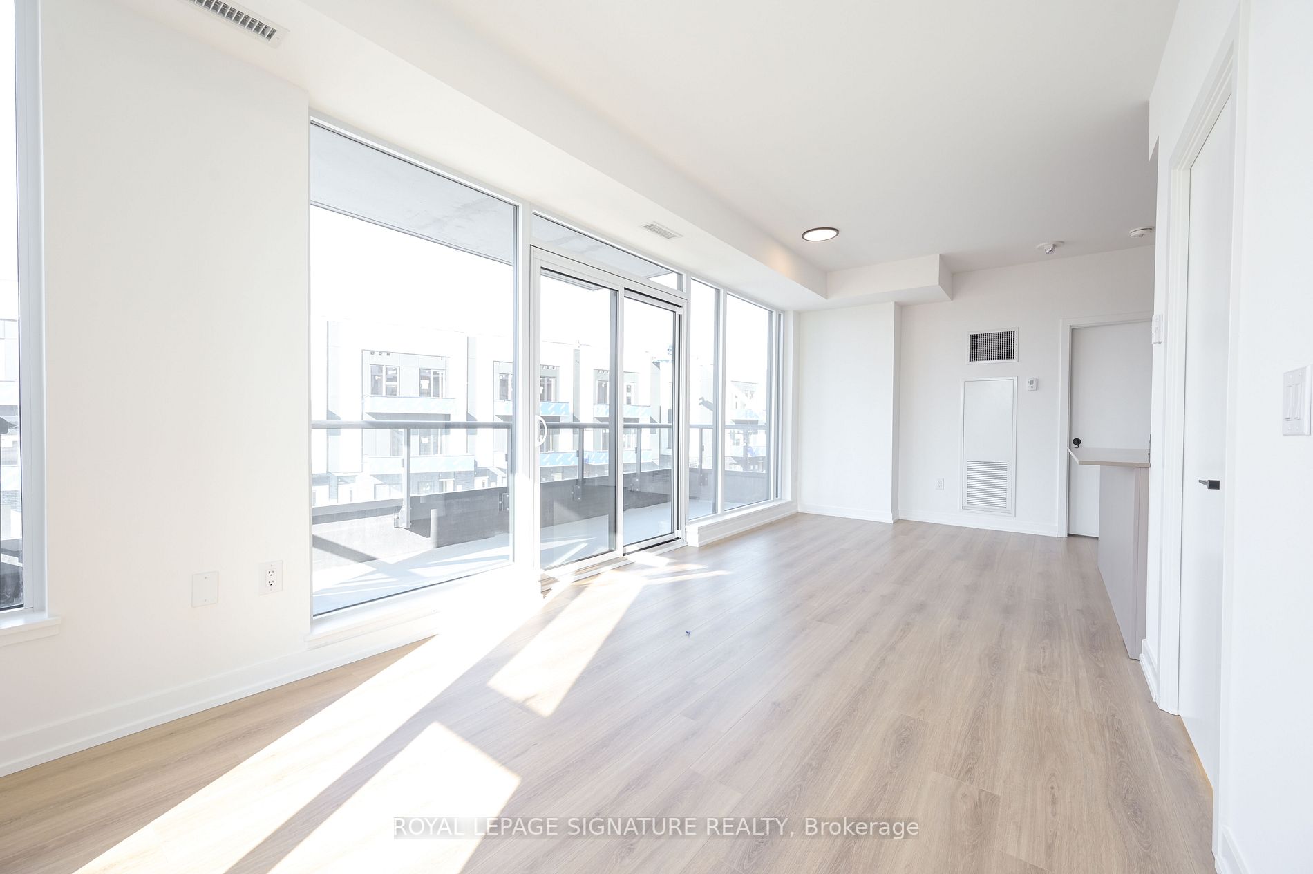 10 Lagerfeld Dr, #215