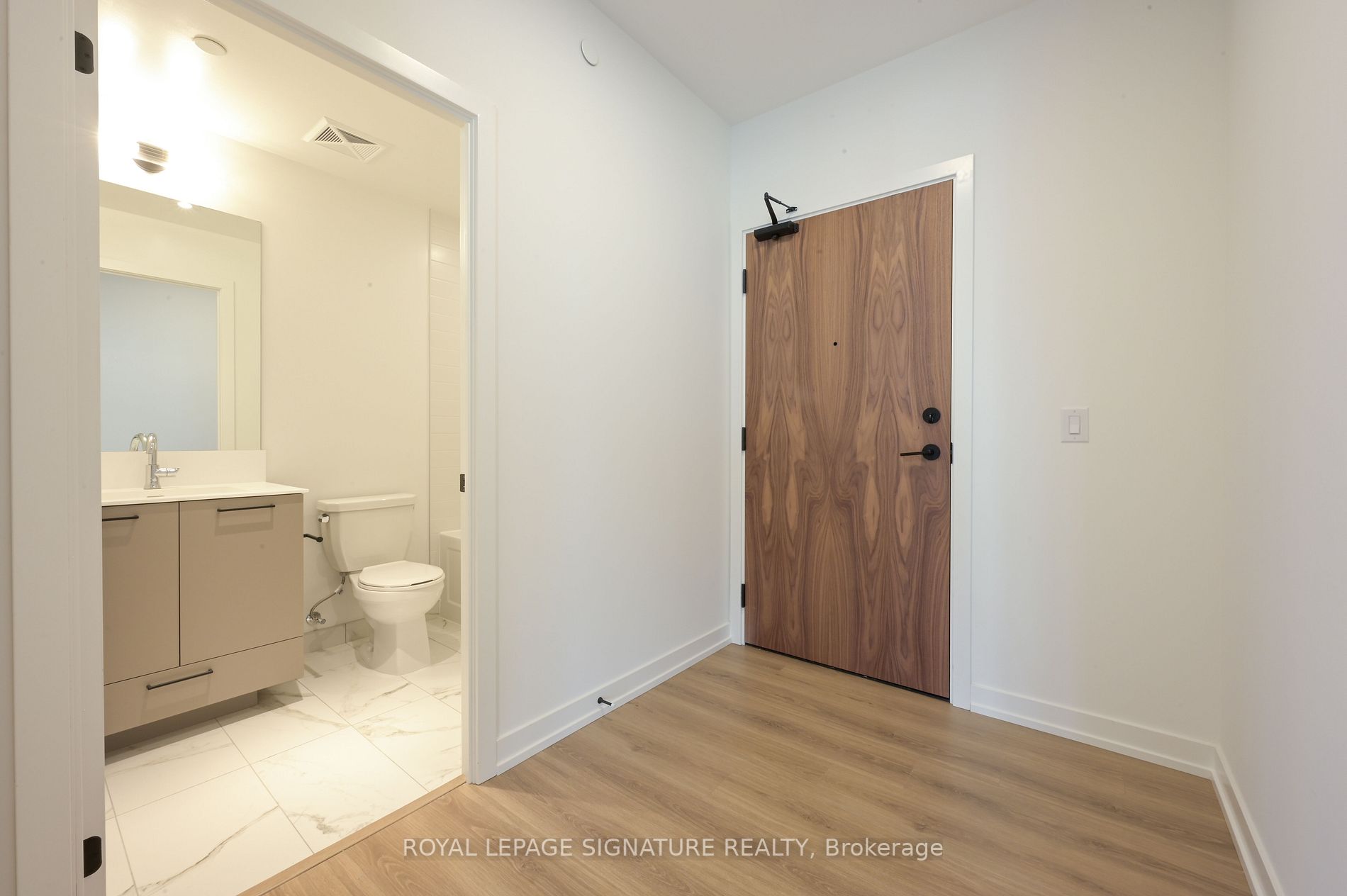 10 Lagerfeld Dr, #215