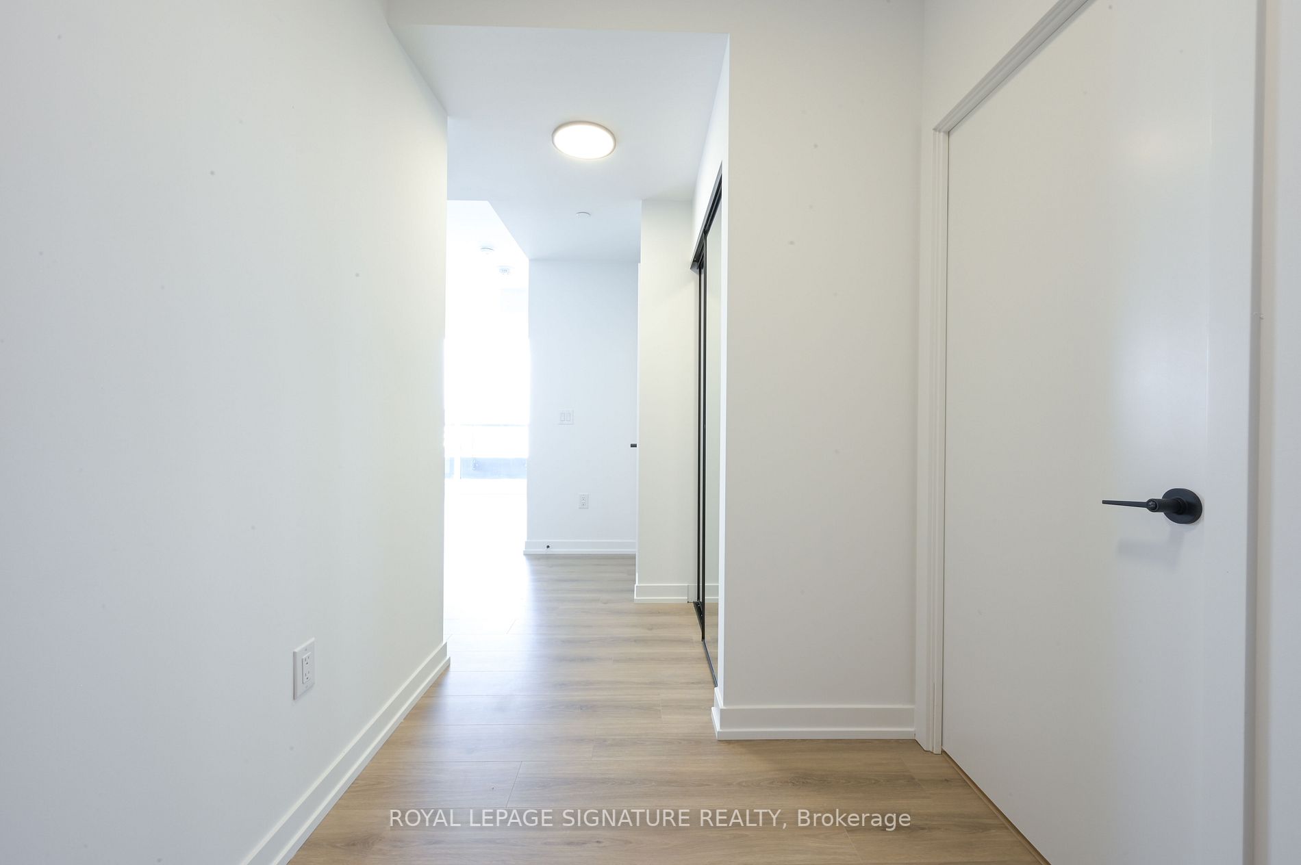 10 Lagerfeld Dr, #215