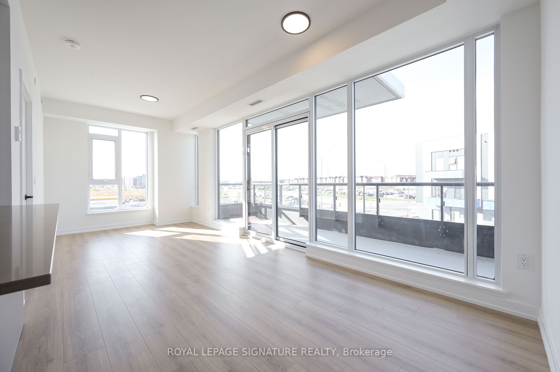 10 Lagerfeld Dr, #215