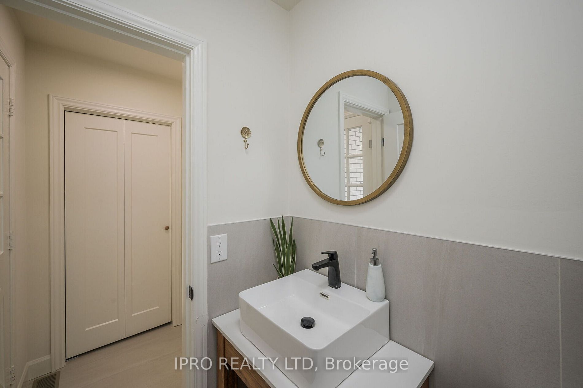 253 Appleby Line
