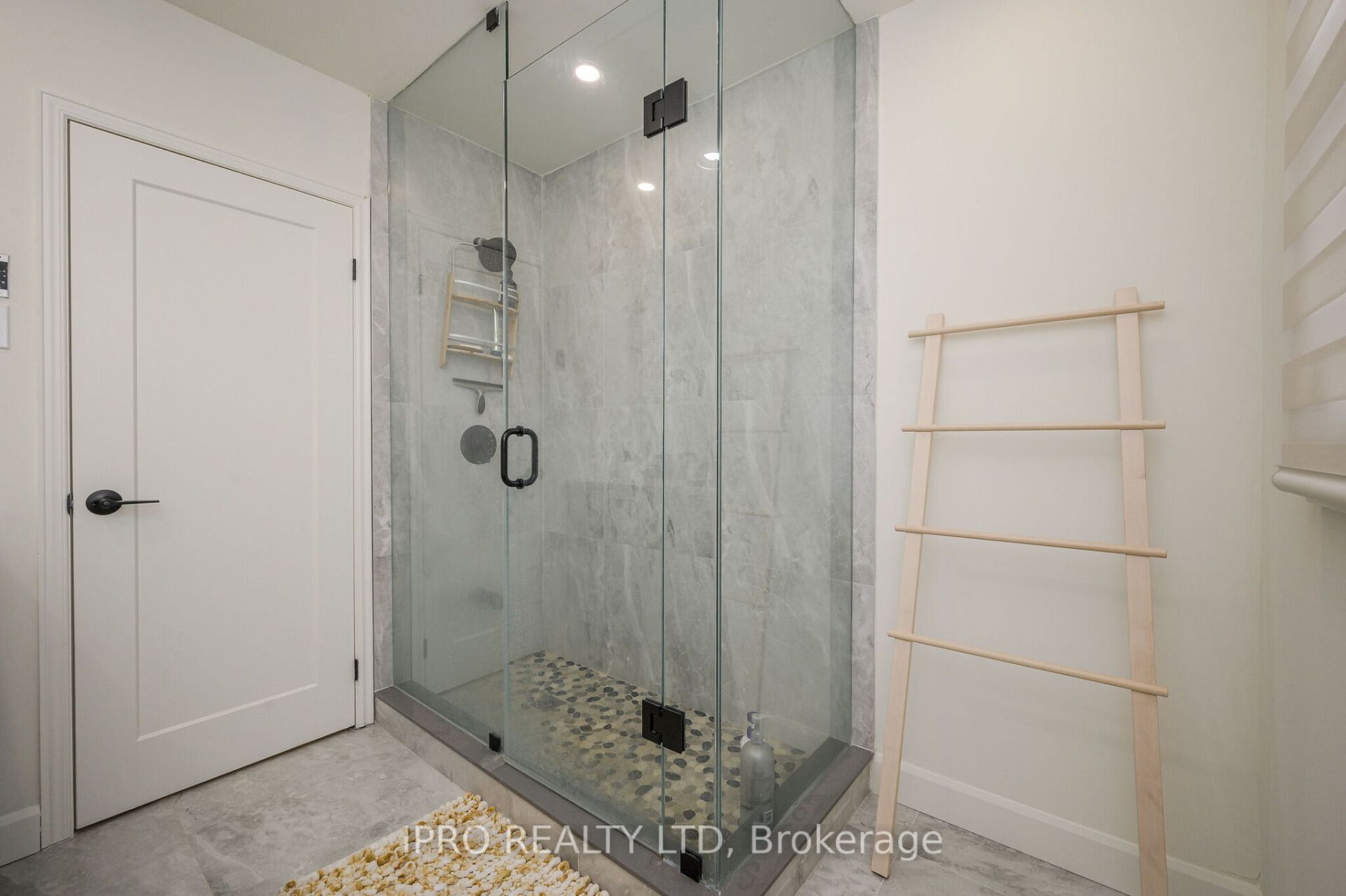 253 Appleby Line