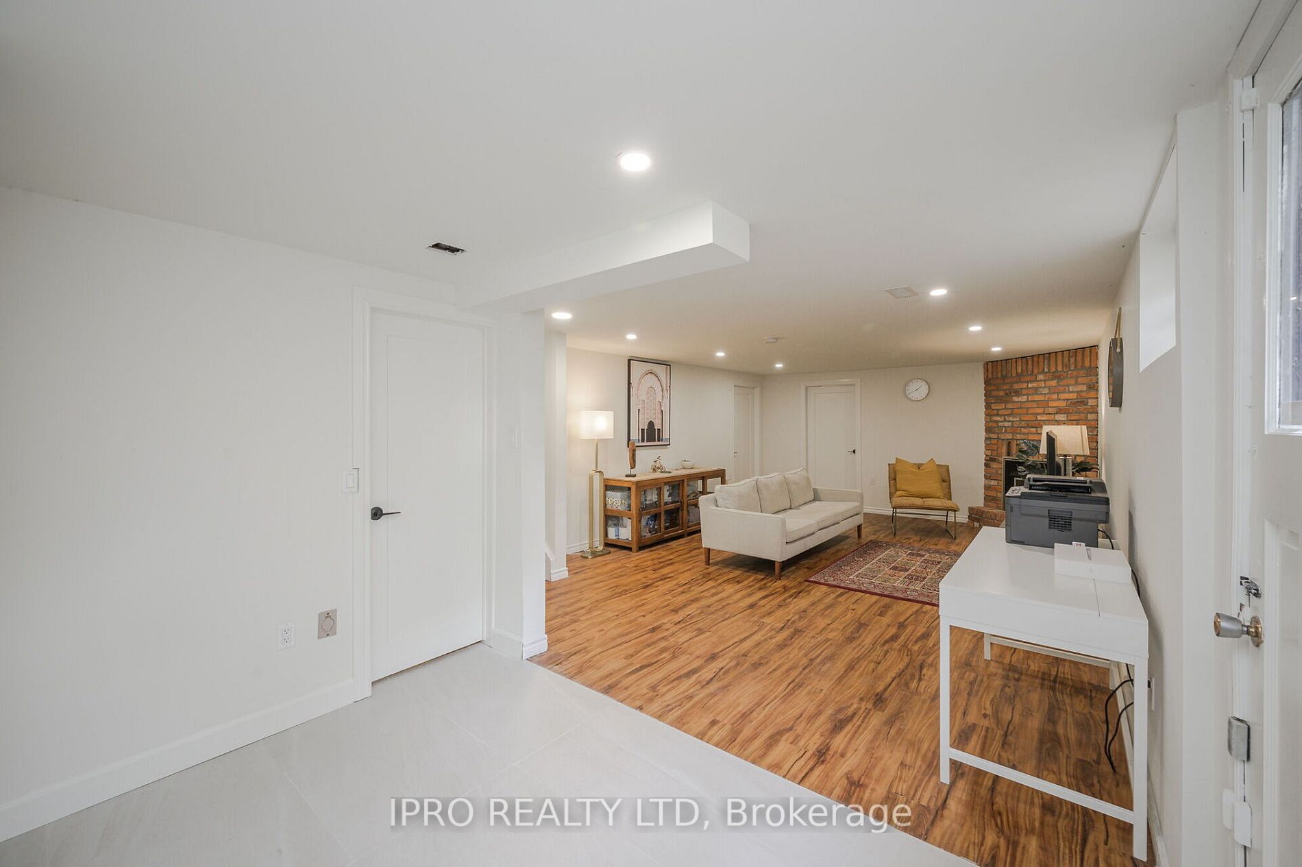 253 Appleby Line