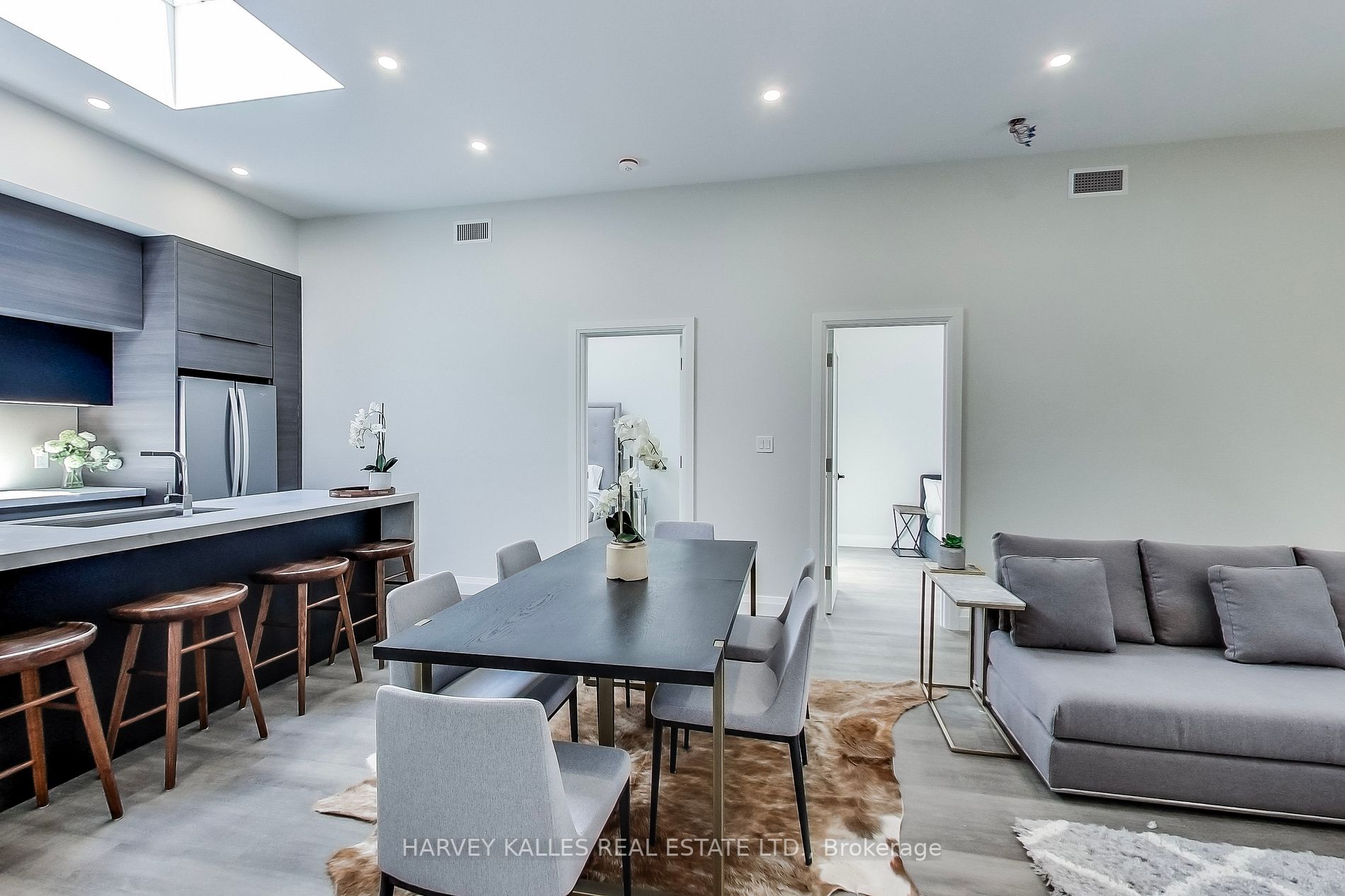2896 Dundas St W, #2