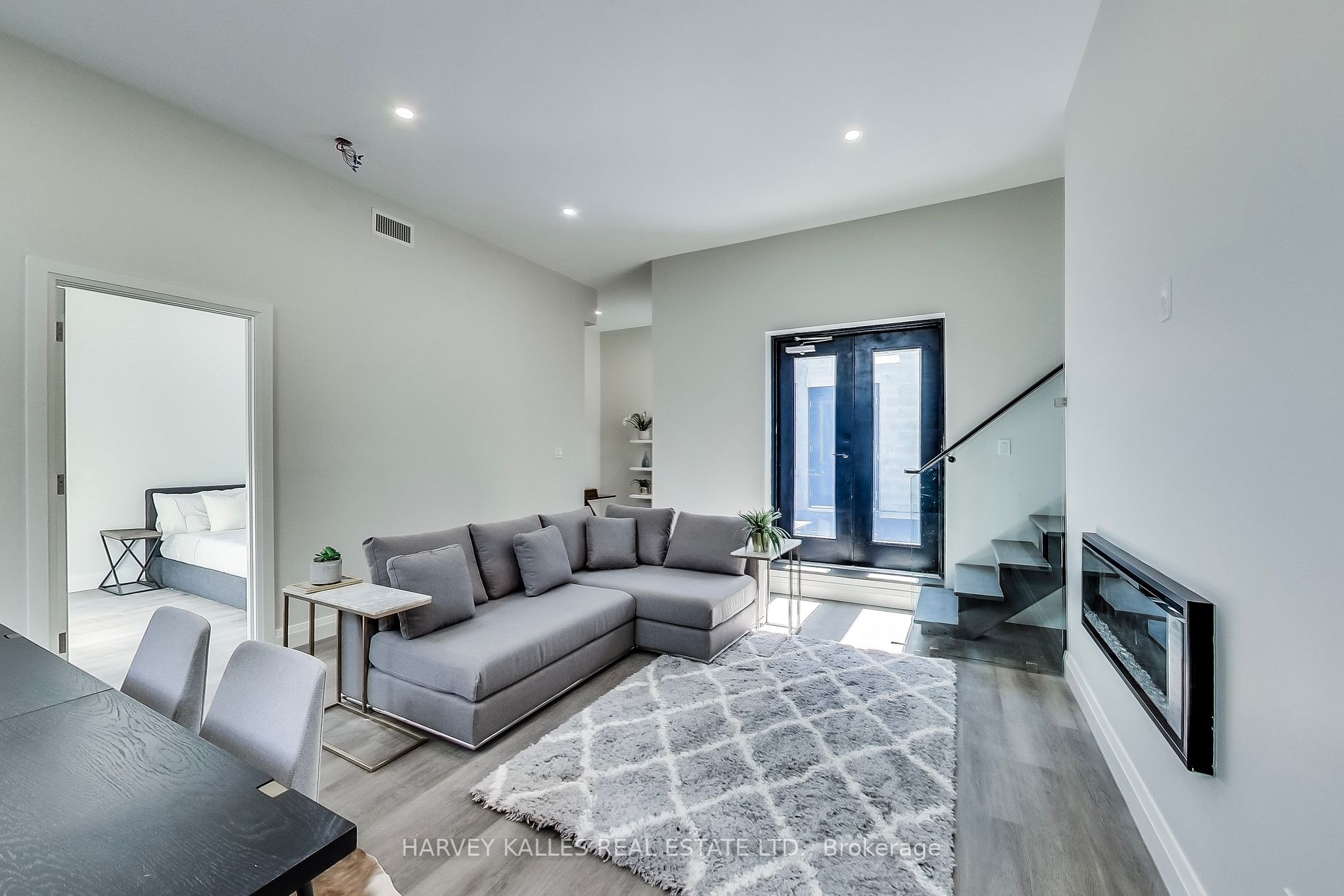 2896 Dundas St W, #2