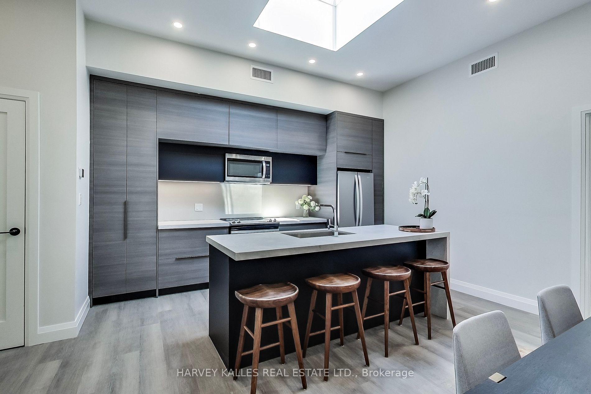 2896 Dundas St W, #2