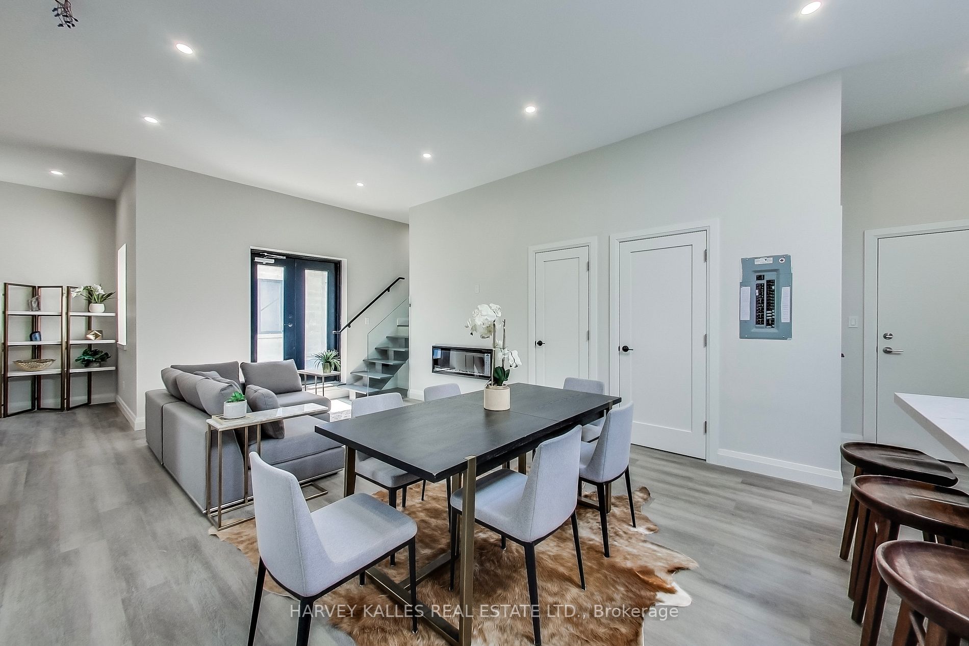2896 Dundas St W, #2