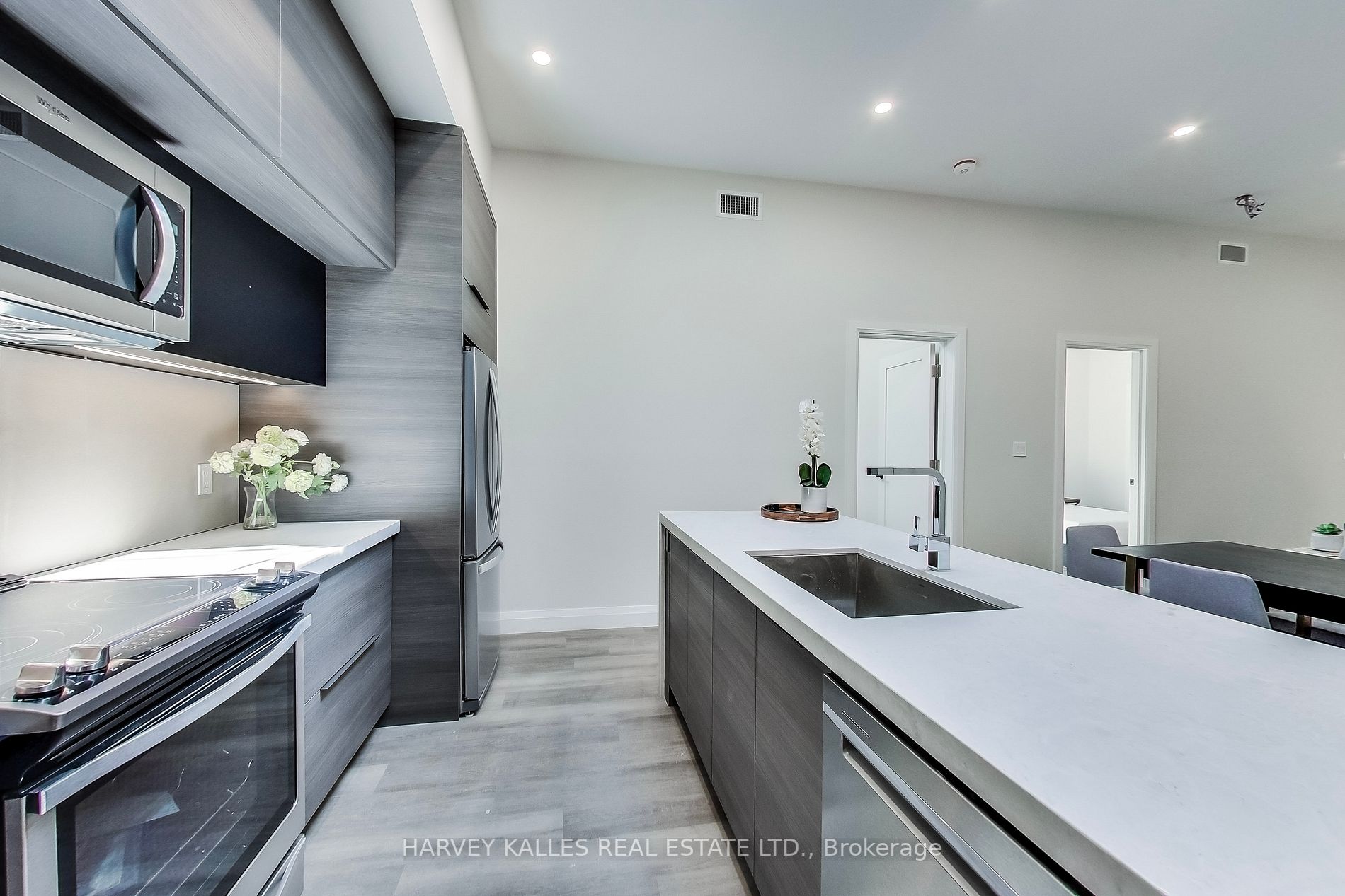 2896 Dundas St W, #2
