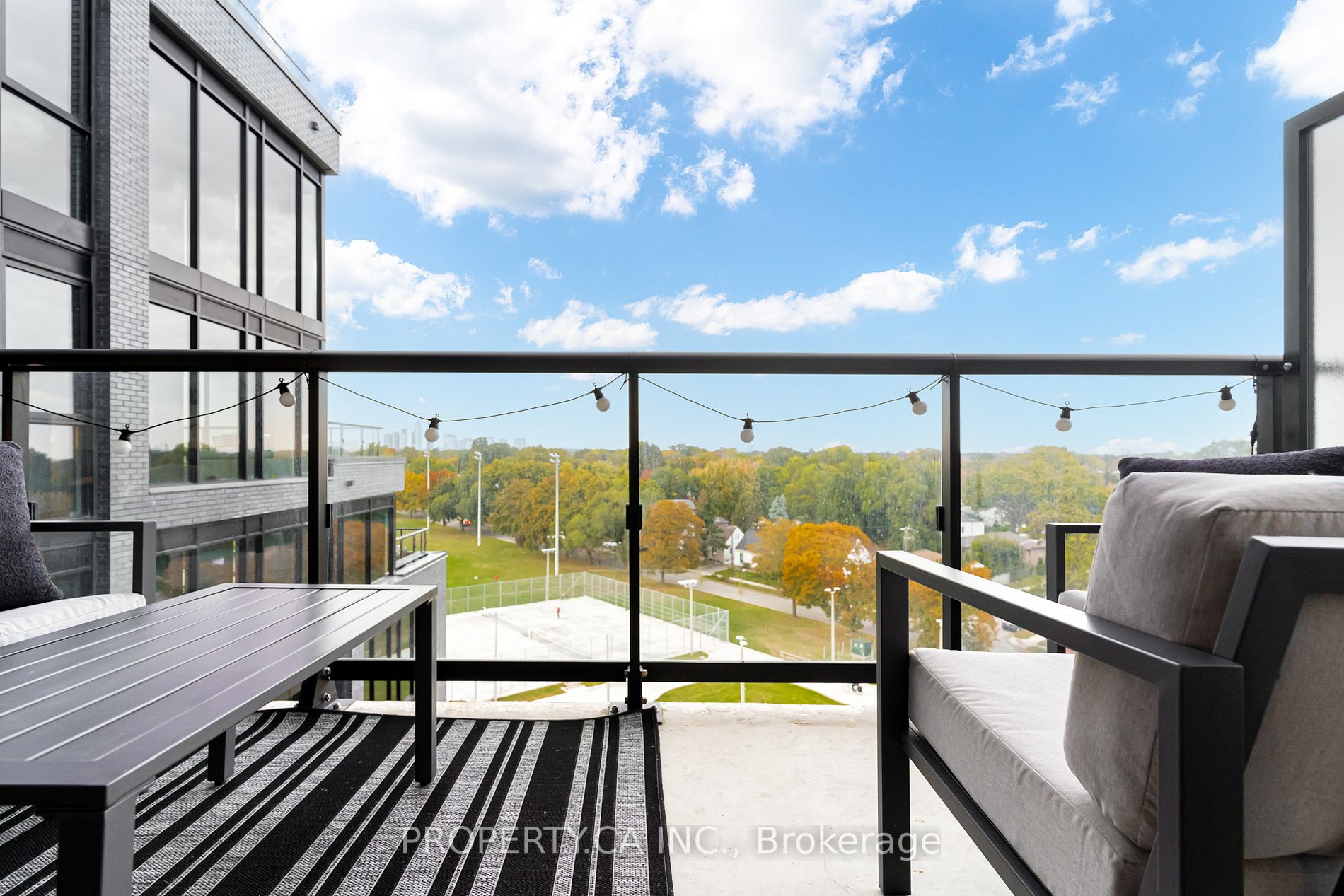 7 Smith Cres, #702