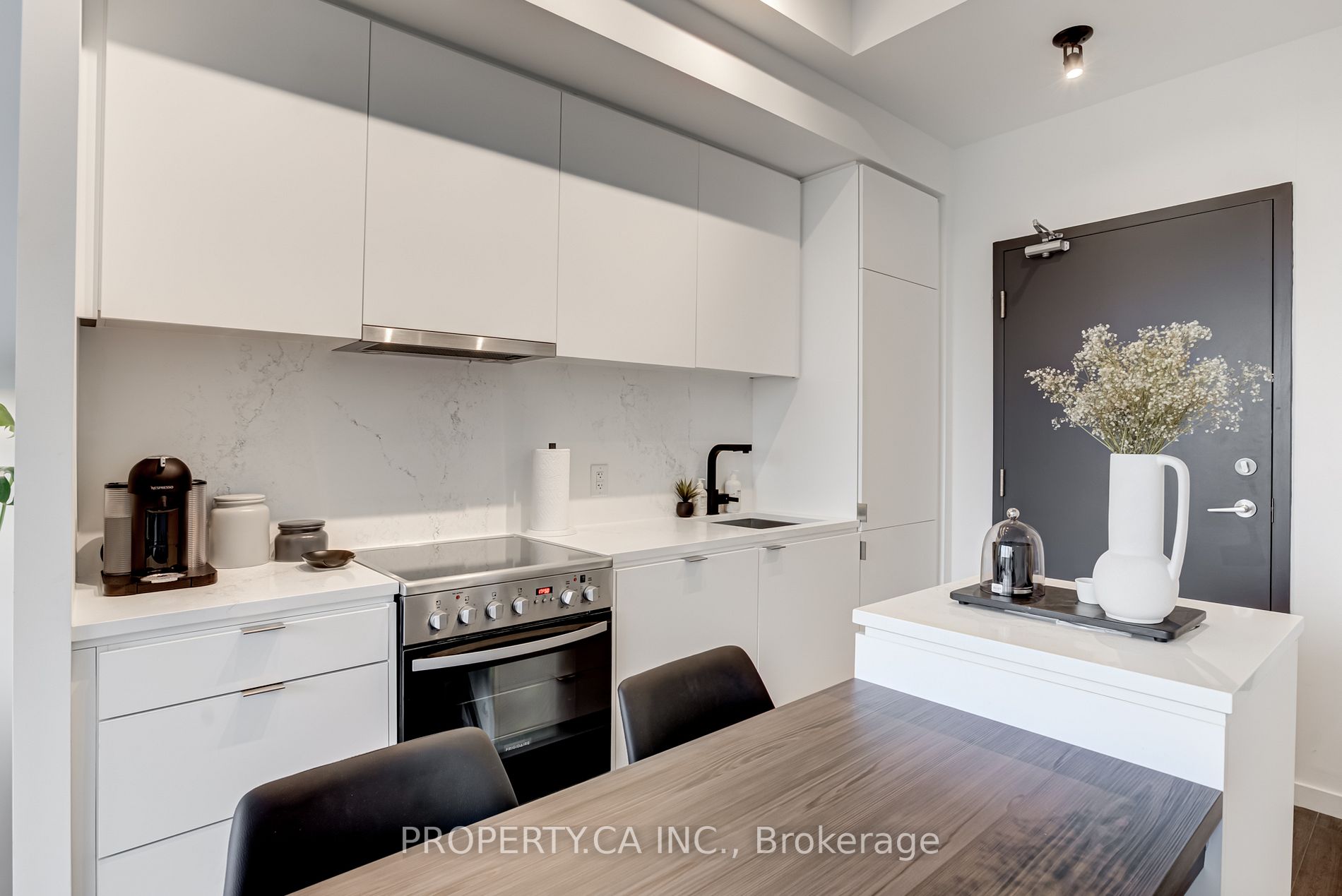 7 Smith Cres, #702