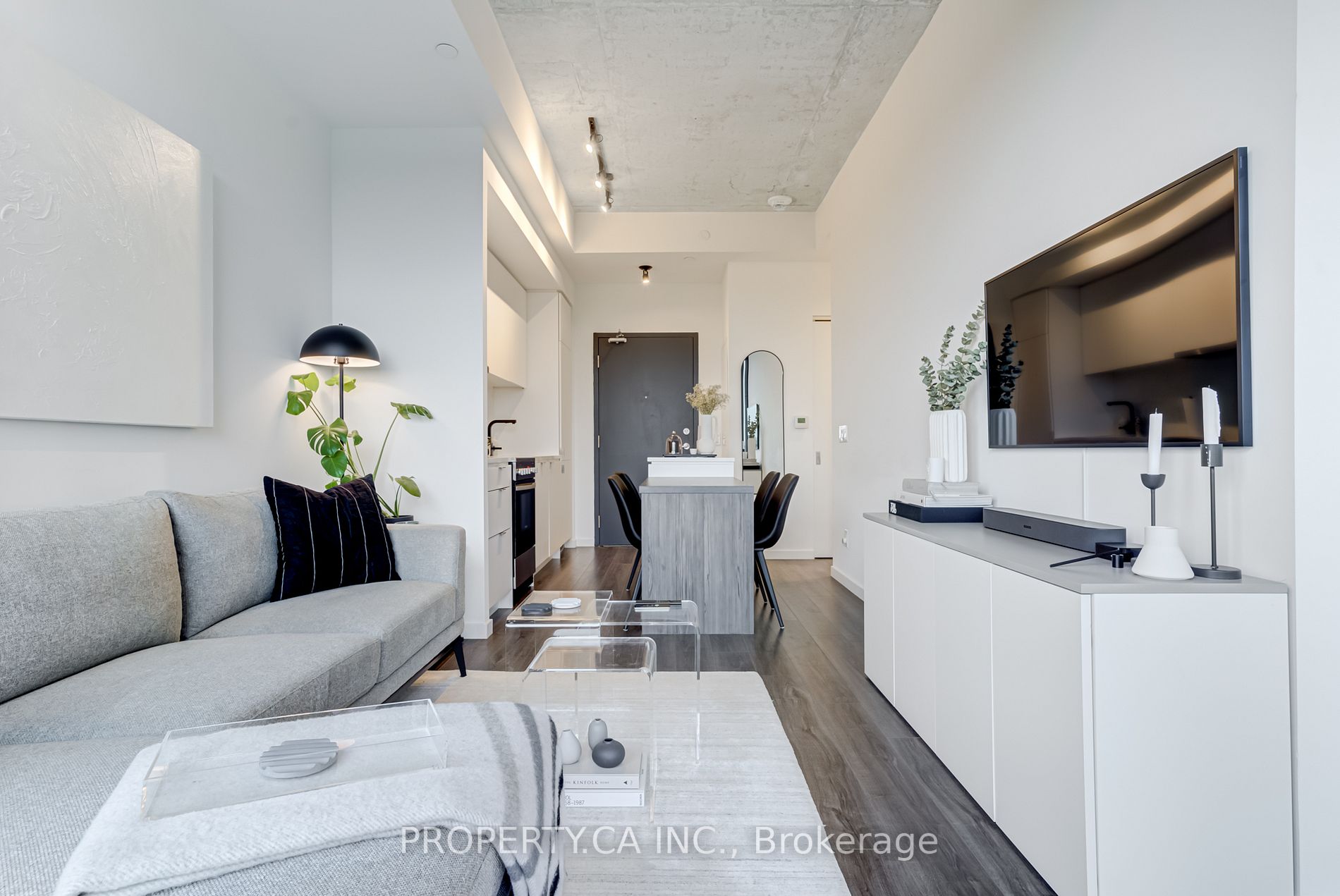 7 Smith Cres, #702