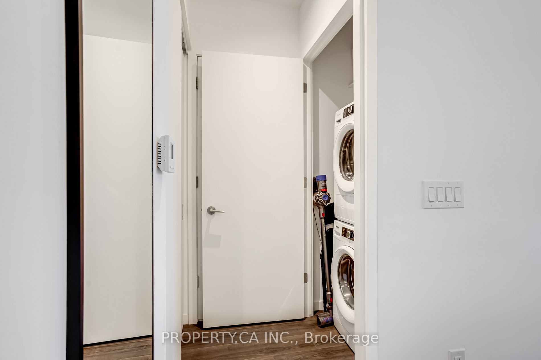 7 Smith Cres, #702