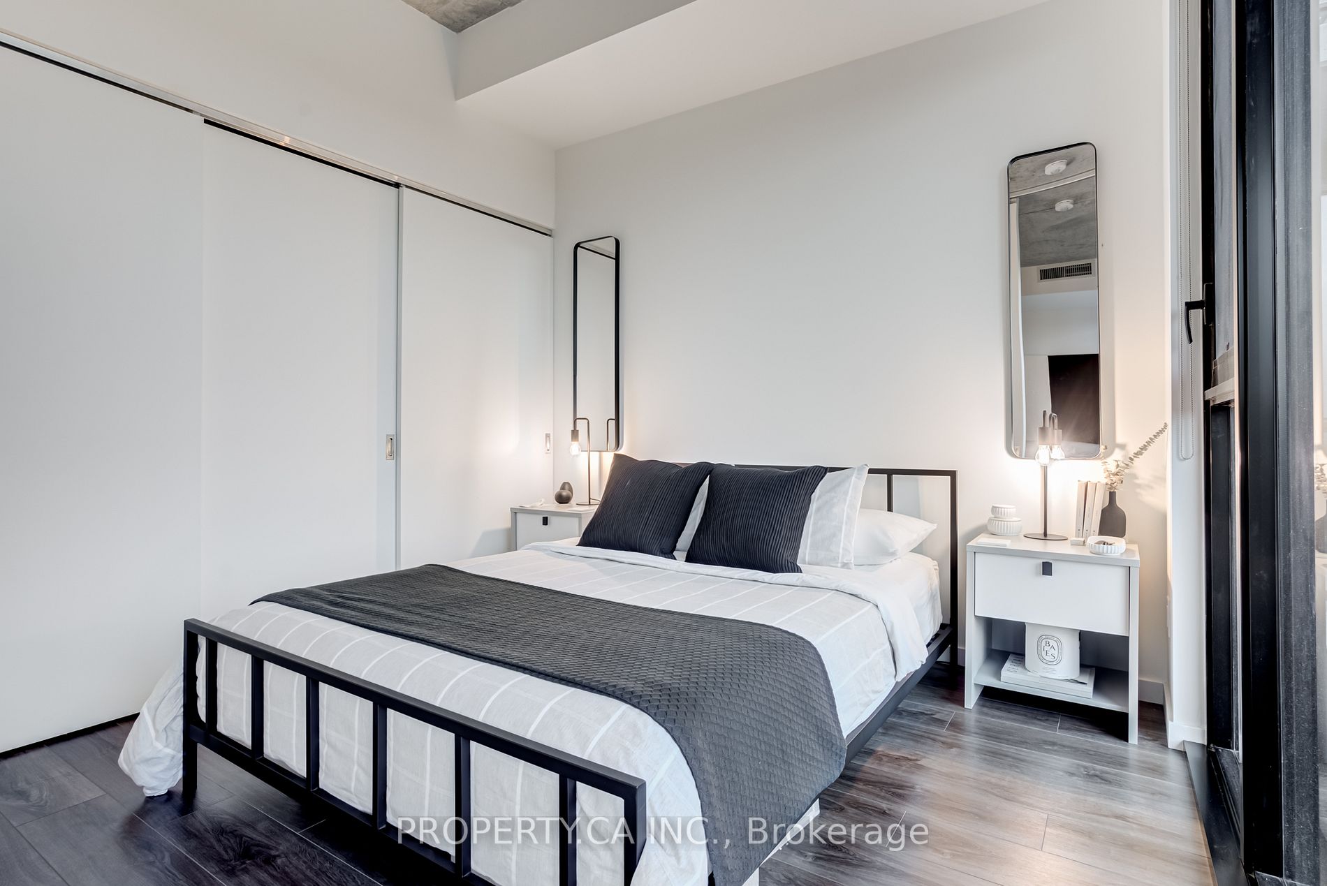 7 Smith Cres, #702