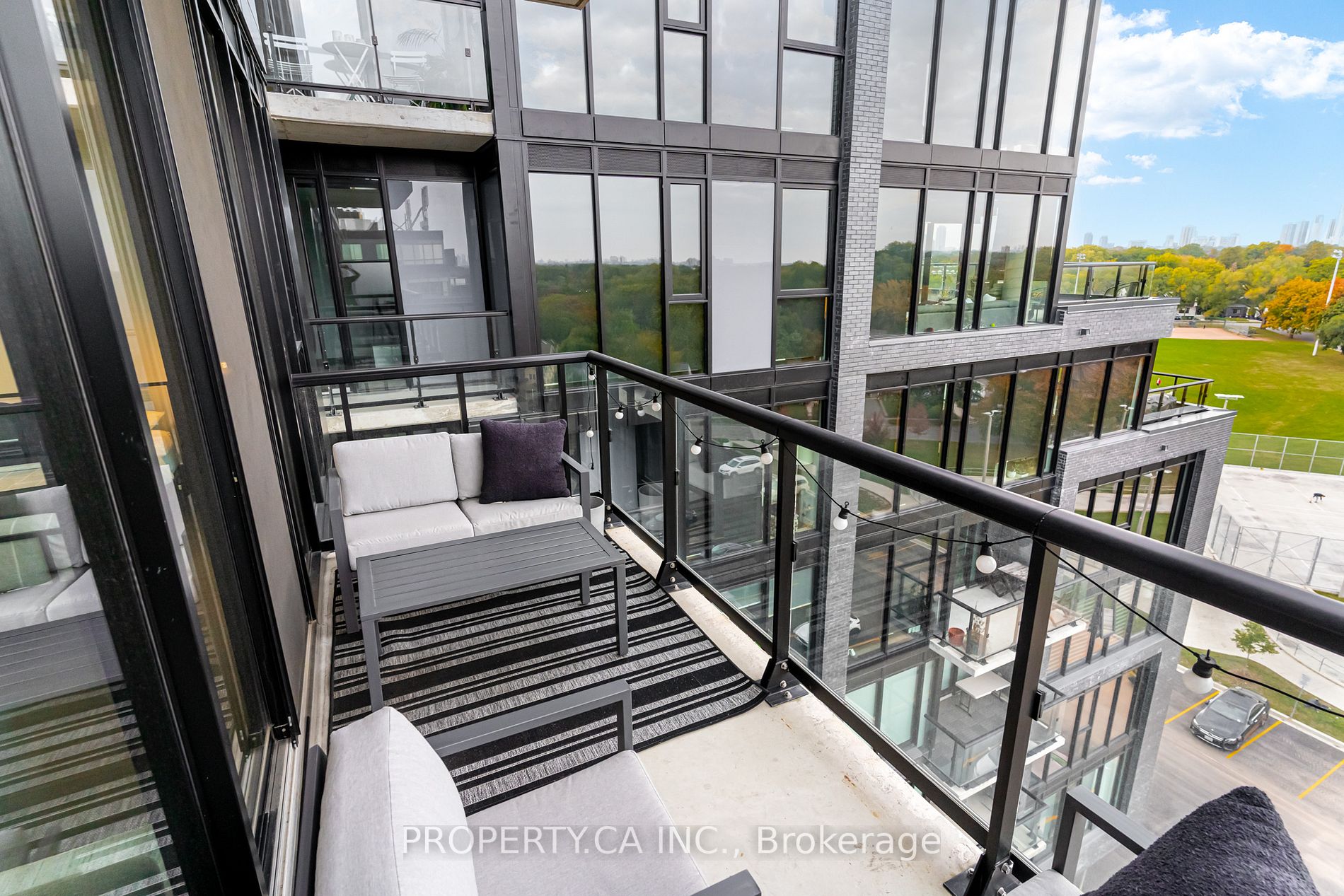 7 Smith Cres, #702