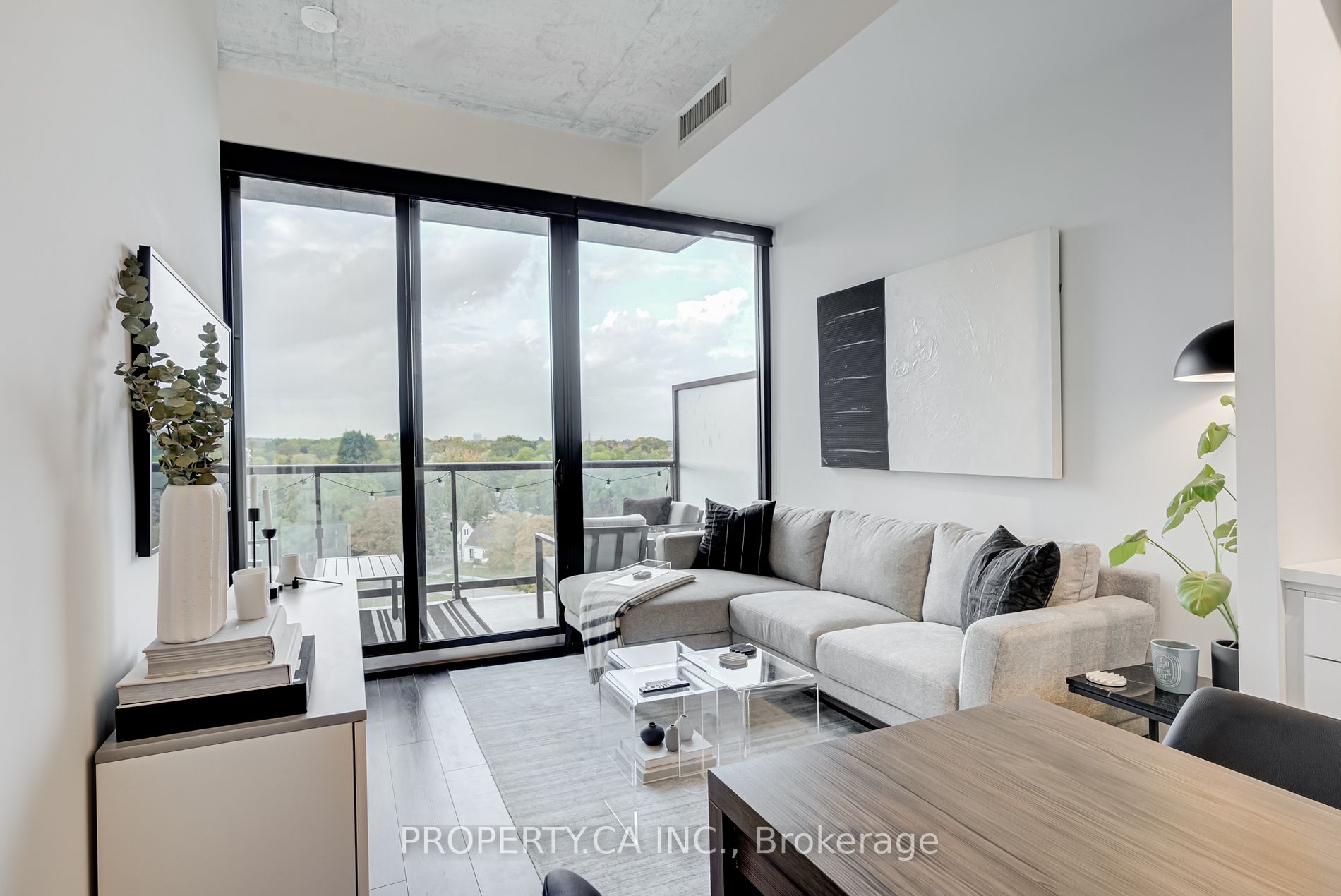 7 Smith Cres, #702