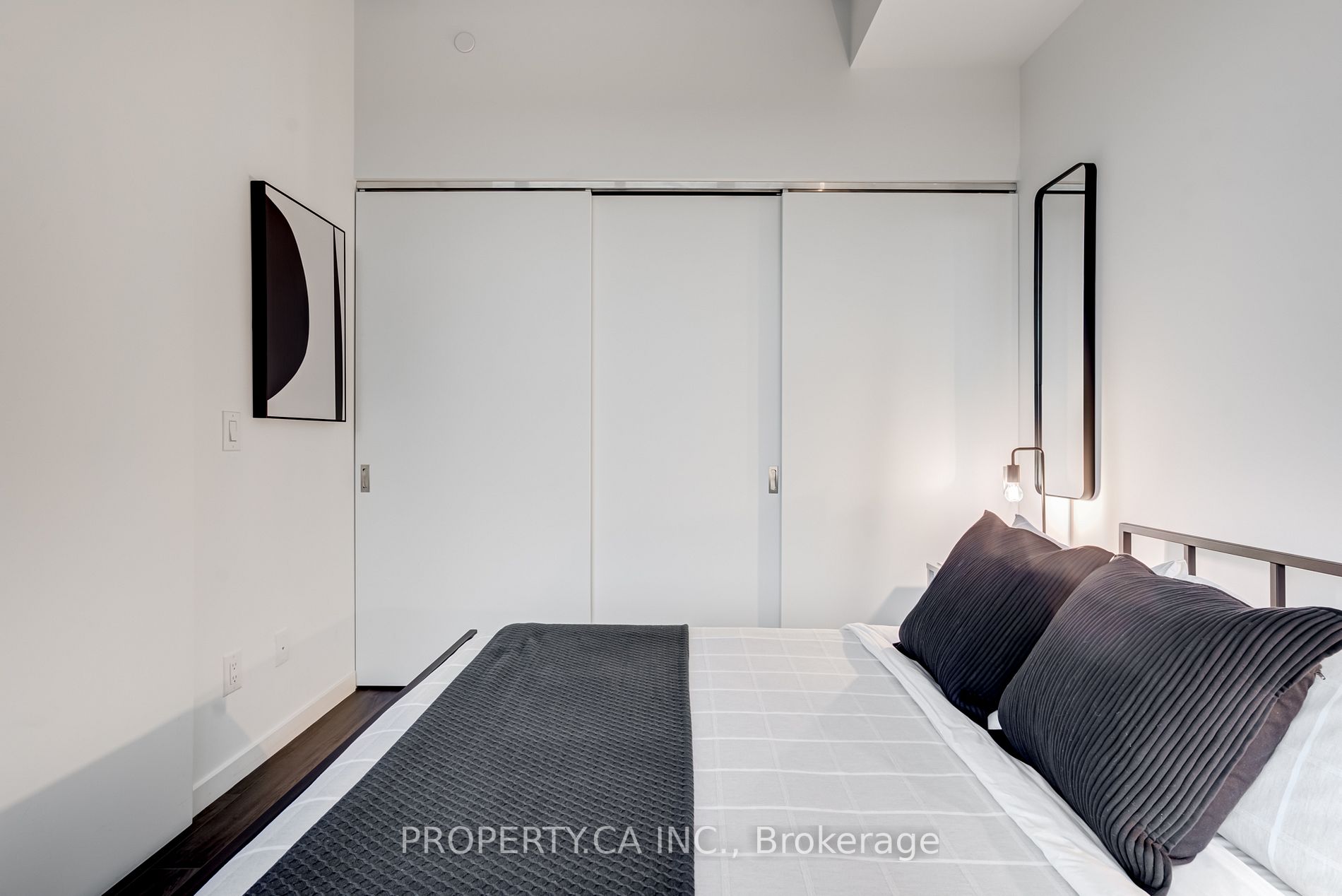 7 Smith Cres, #702
