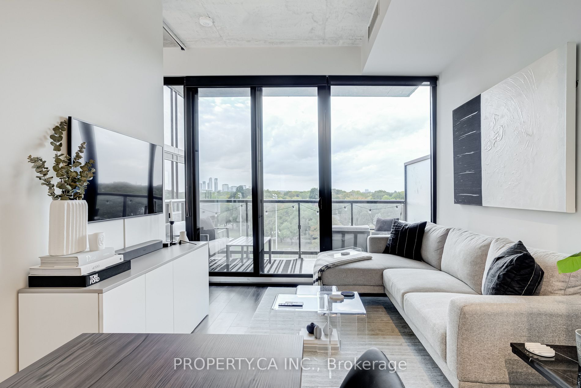7 Smith Cres, #702