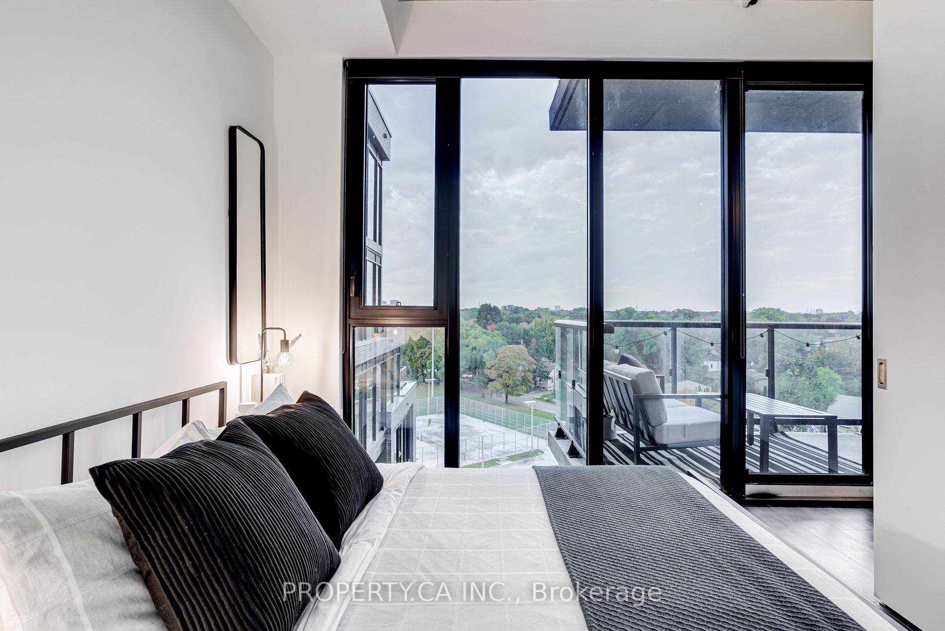 7 Smith Cres, #702