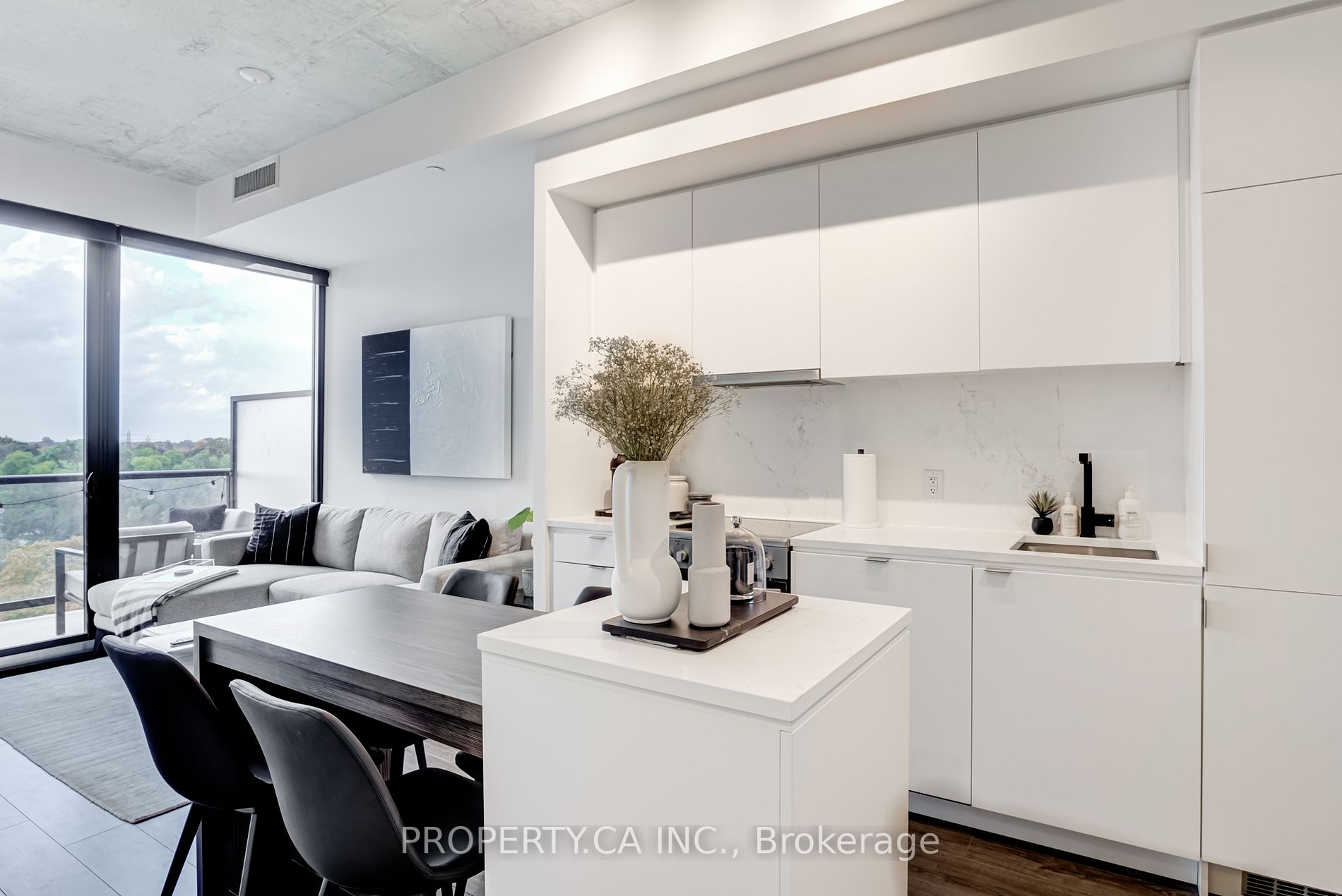 7 Smith Cres, #702