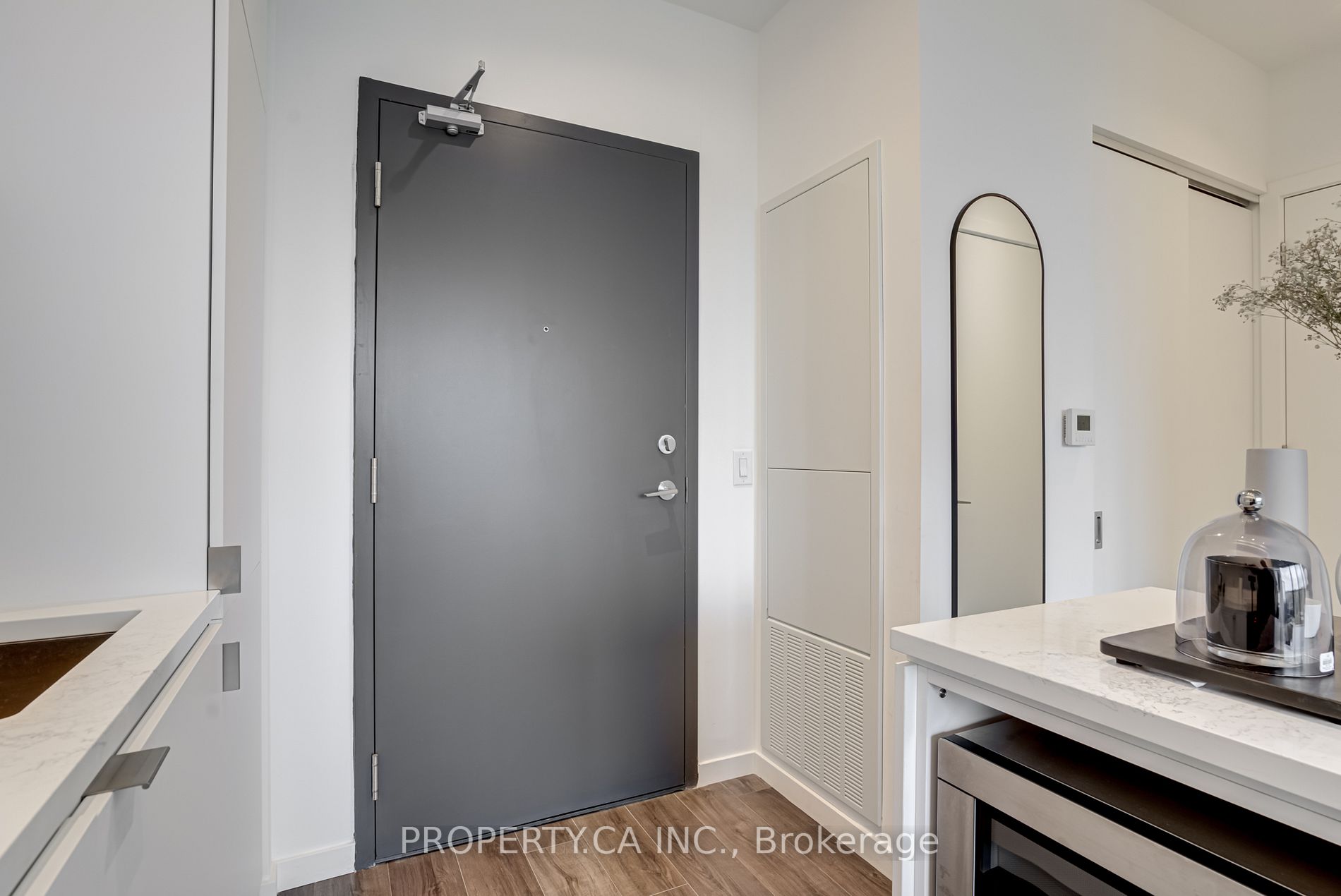 7 Smith Cres, #702