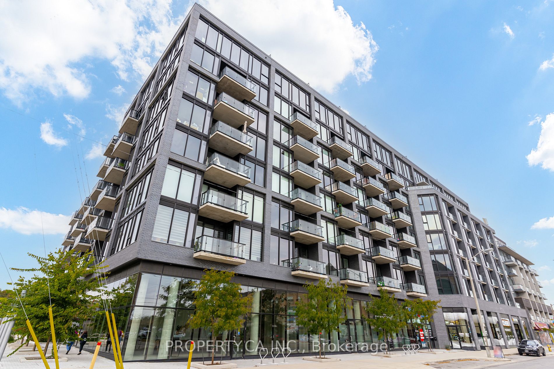 7 Smith Cres, #702