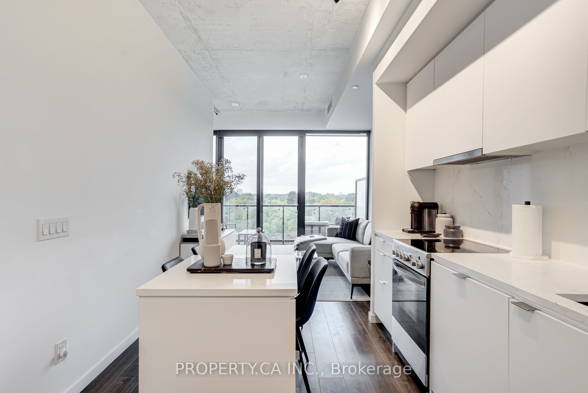 7 Smith Cres, #702