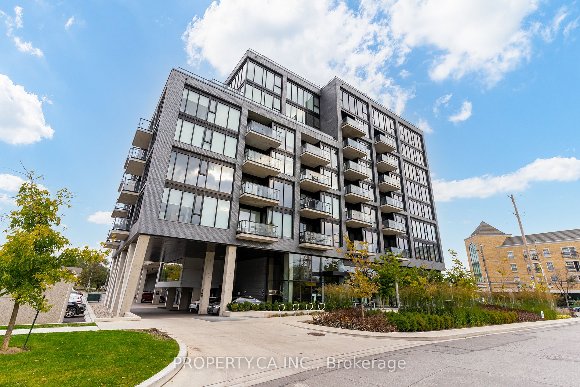 7 Smith Cres, #702
