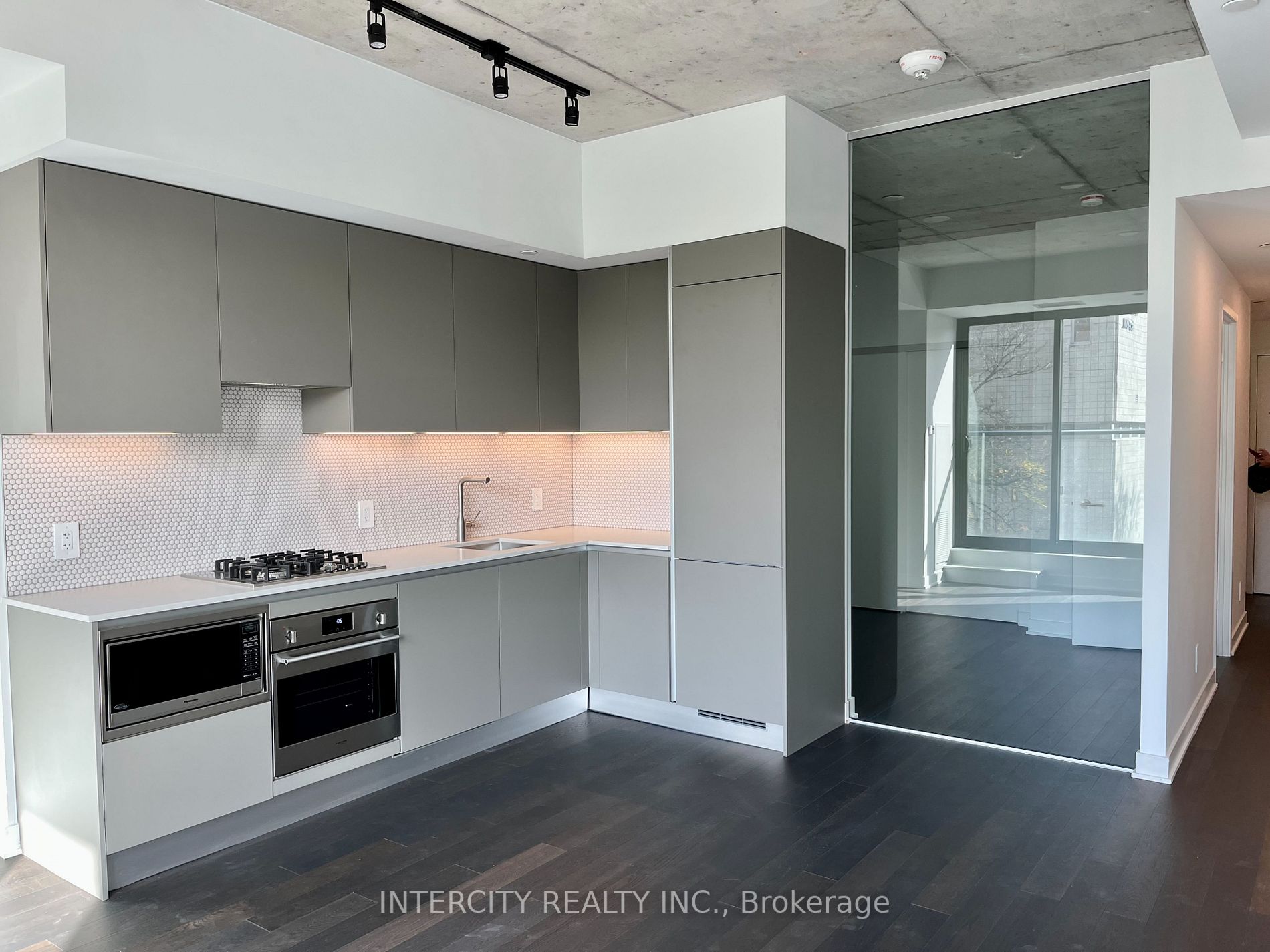 2720 Dundas St W, #203