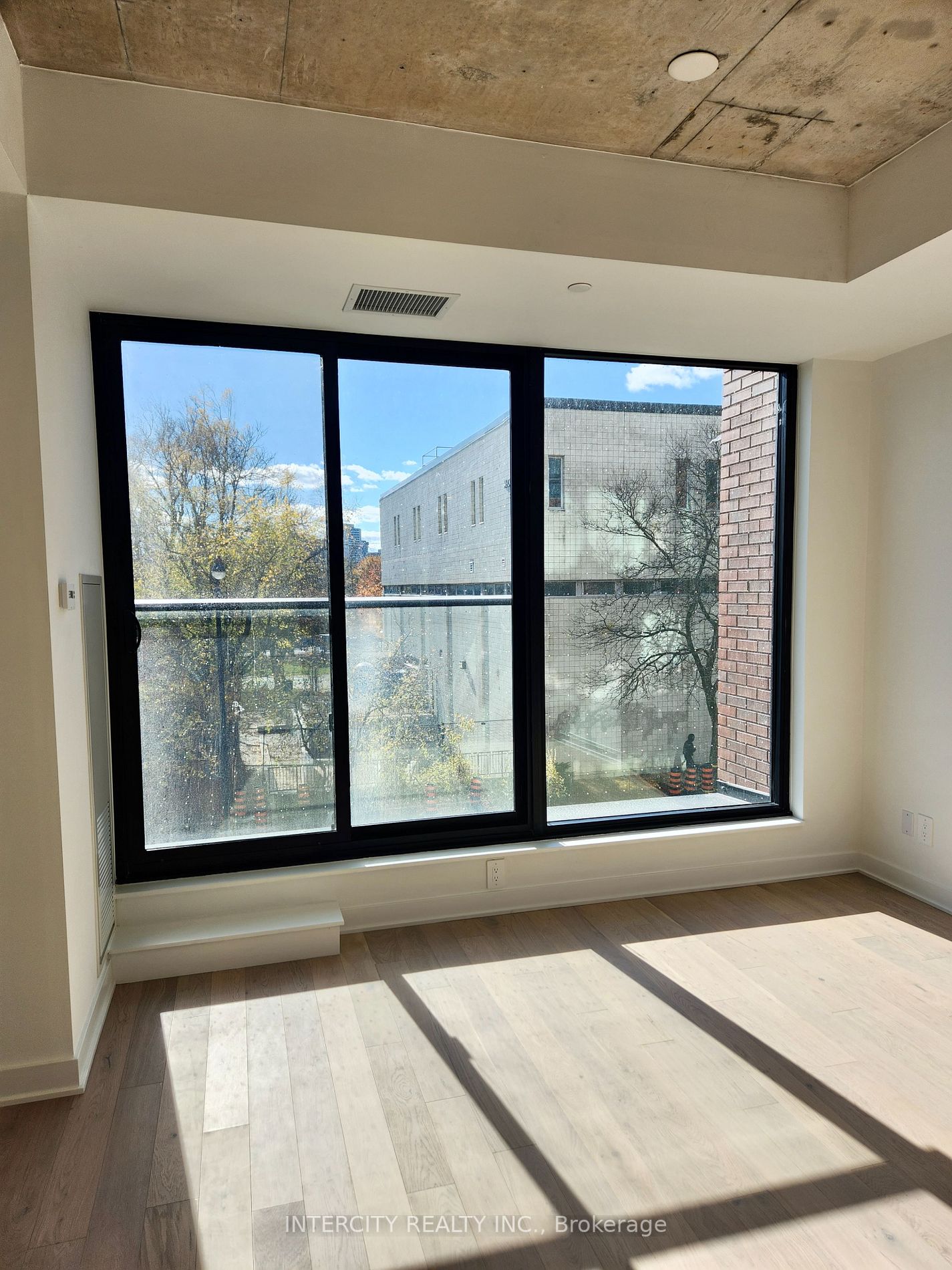 2720 Dundas St W, #203