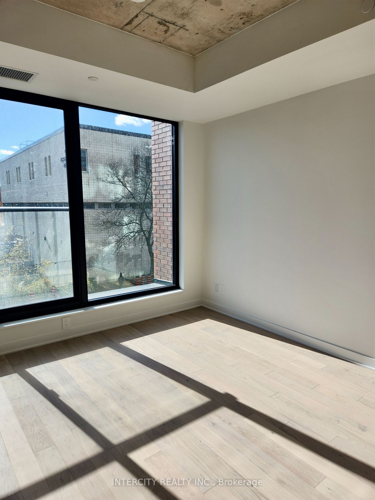 2720 Dundas St W, #203