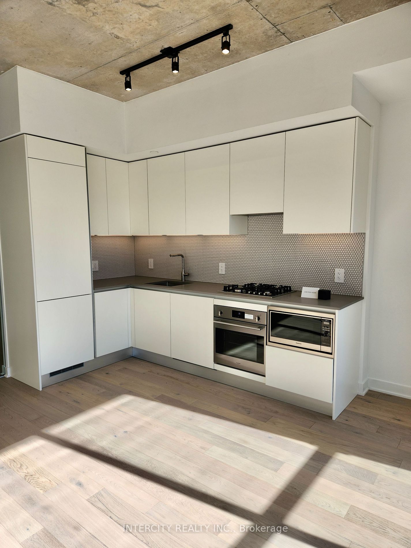 2720 Dundas St W, #202