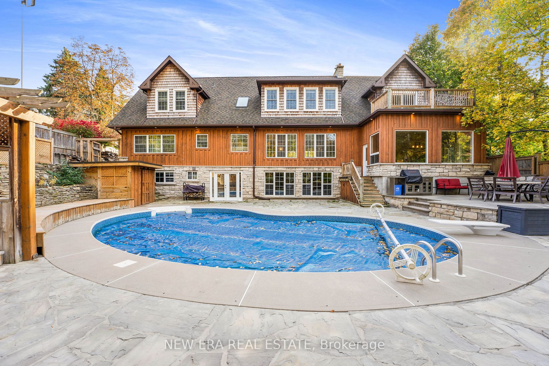 641 Bobolink Rd