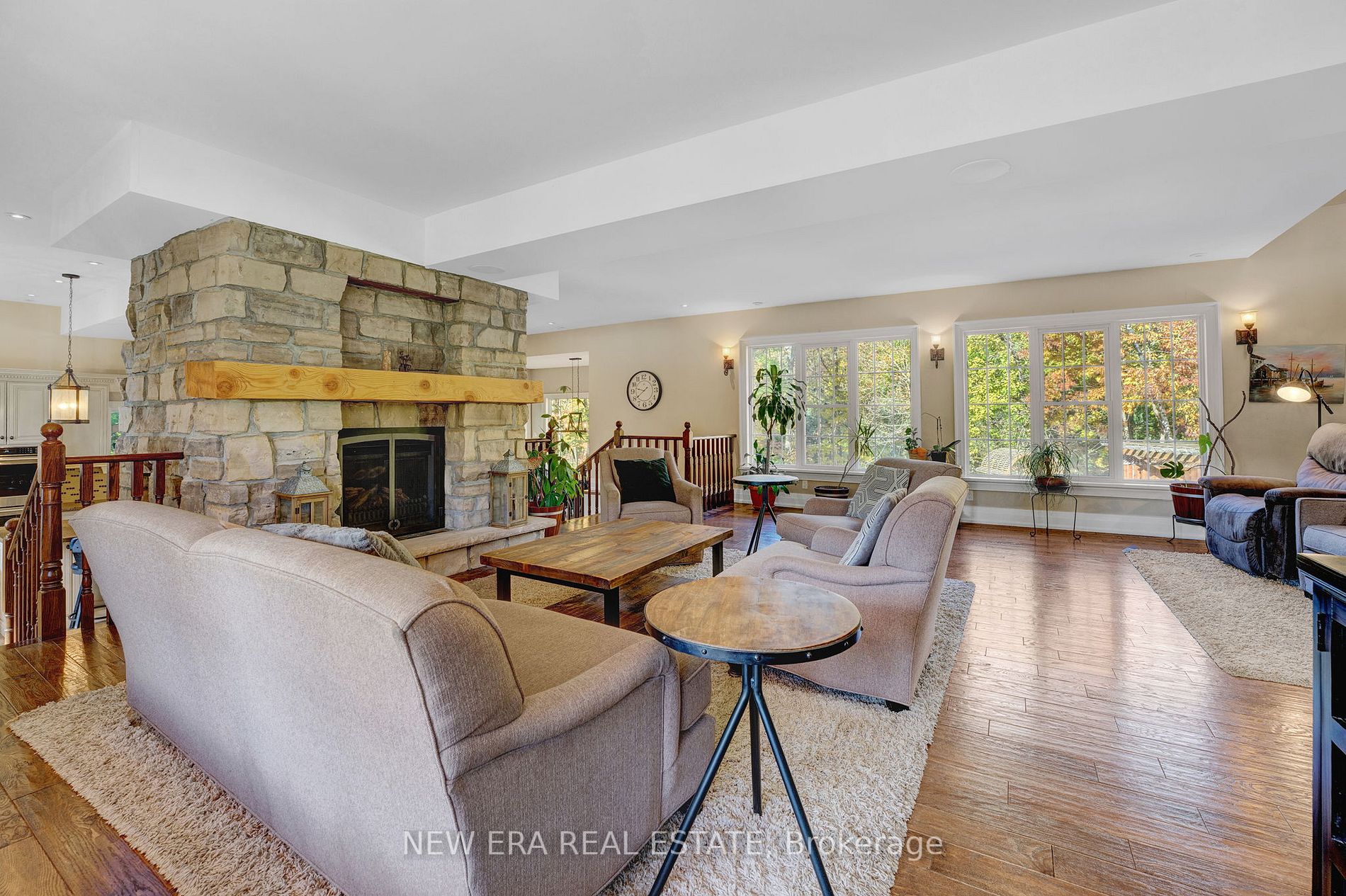 641 Bobolink Rd