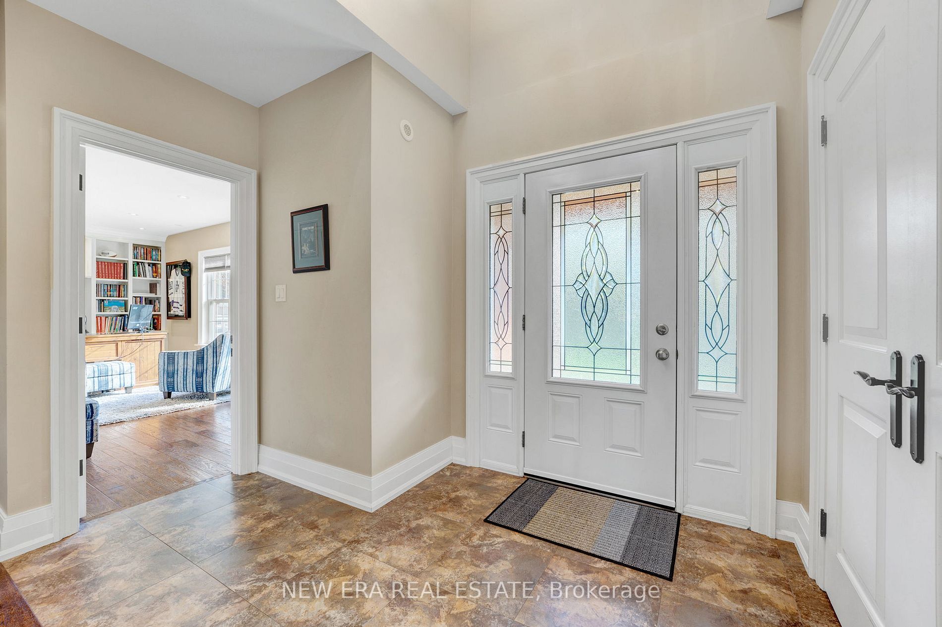 641 Bobolink Rd