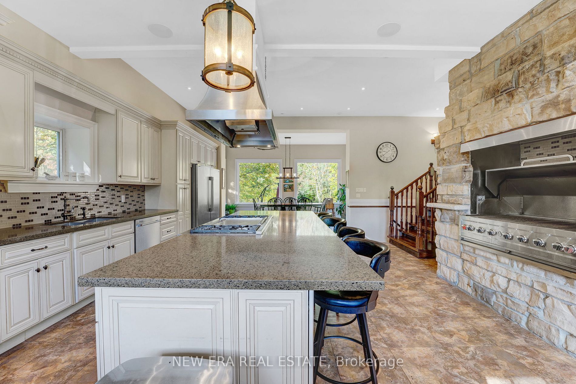 641 Bobolink Rd
