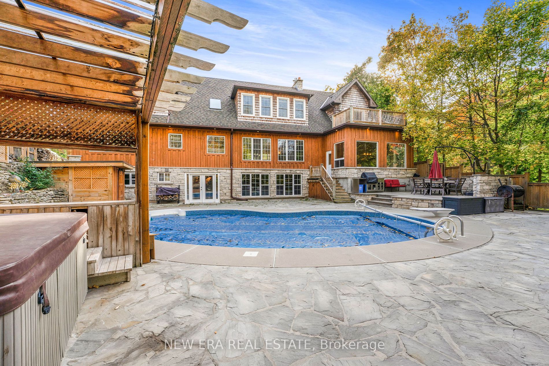 641 Bobolink Rd